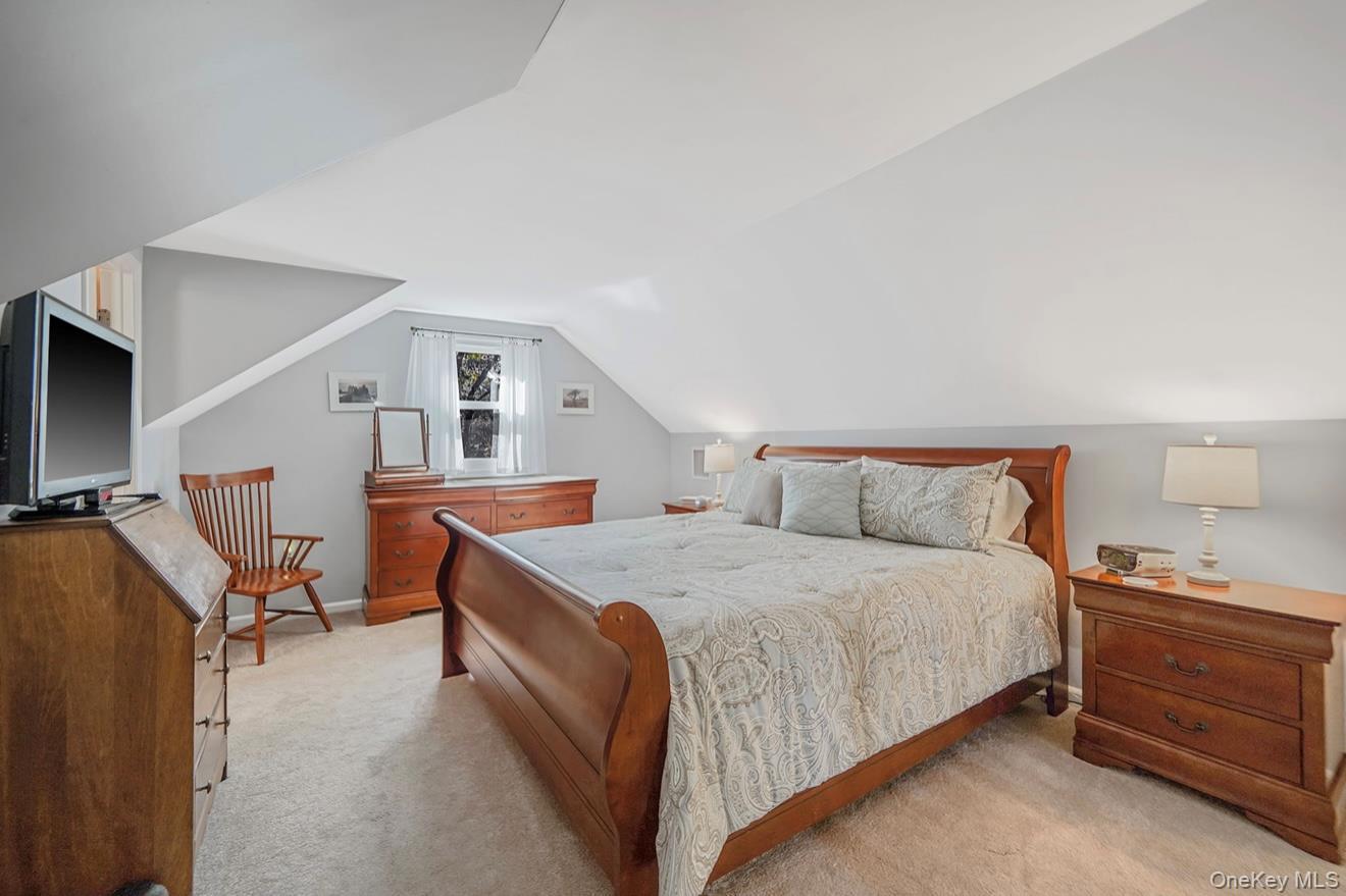 Single Family Head Of The Neck  Suffolk County, NY 11713, MLS-924598-20