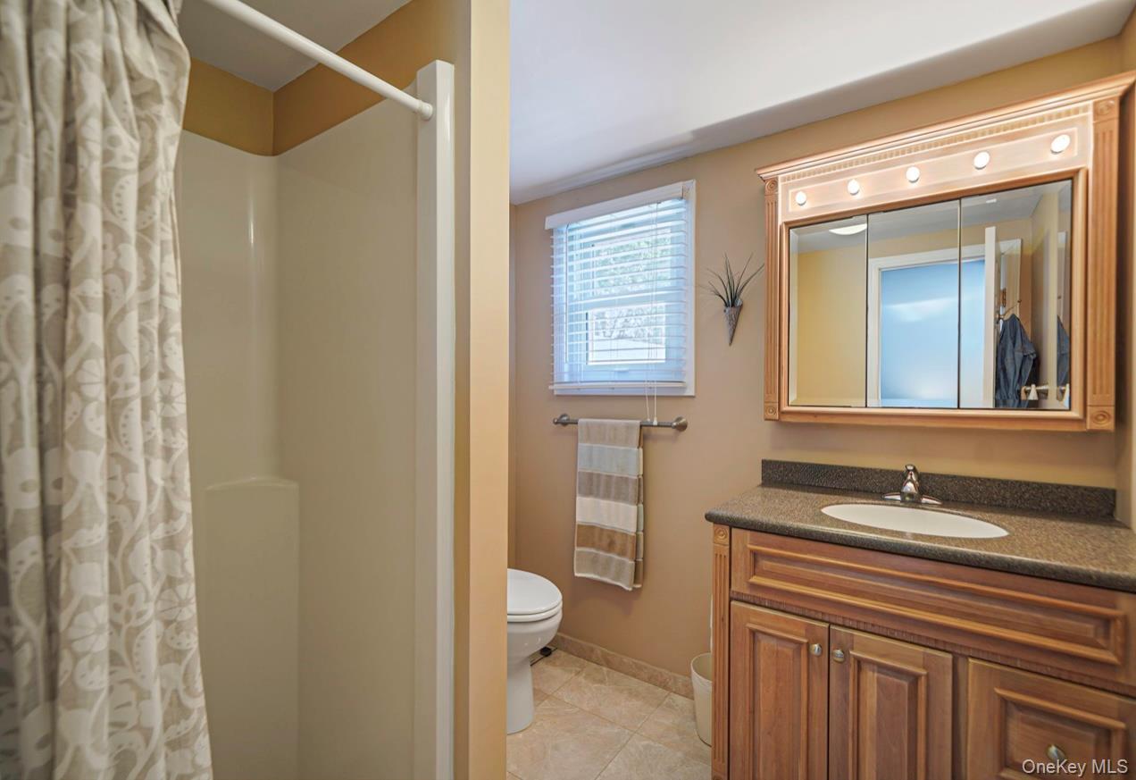 Single Family Head Of The Neck  Suffolk County, NY 11713, MLS-924598-22