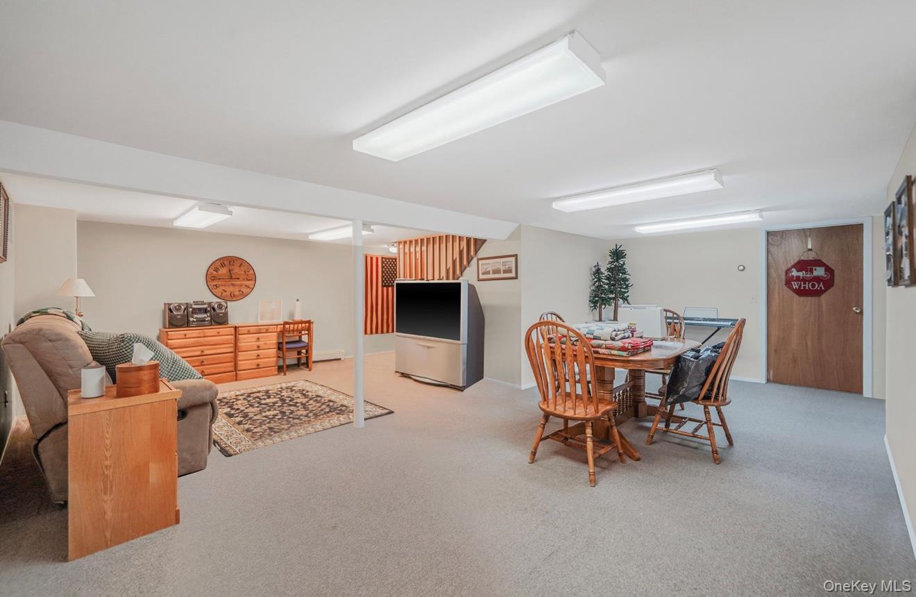 Single Family Head Of The Neck  Suffolk County, NY 11713, MLS-924598-25