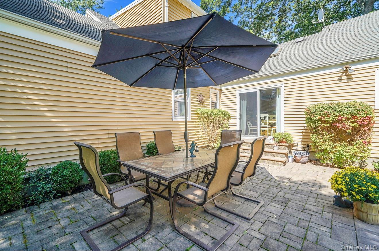 Single Family Head Of The Neck  Suffolk County, NY 11713, MLS-924598-27