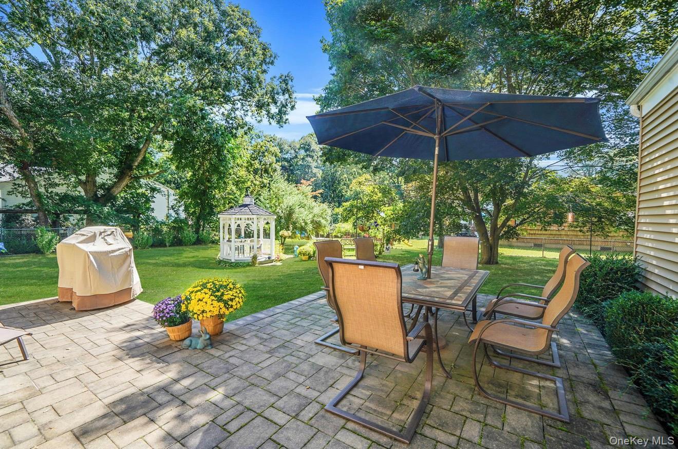 Single Family Head Of The Neck  Suffolk County, NY 11713, MLS-924598-28