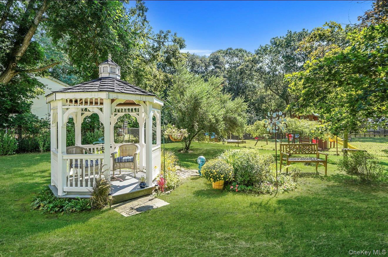 Single Family Head Of The Neck  Suffolk County, NY 11713, MLS-924598-29