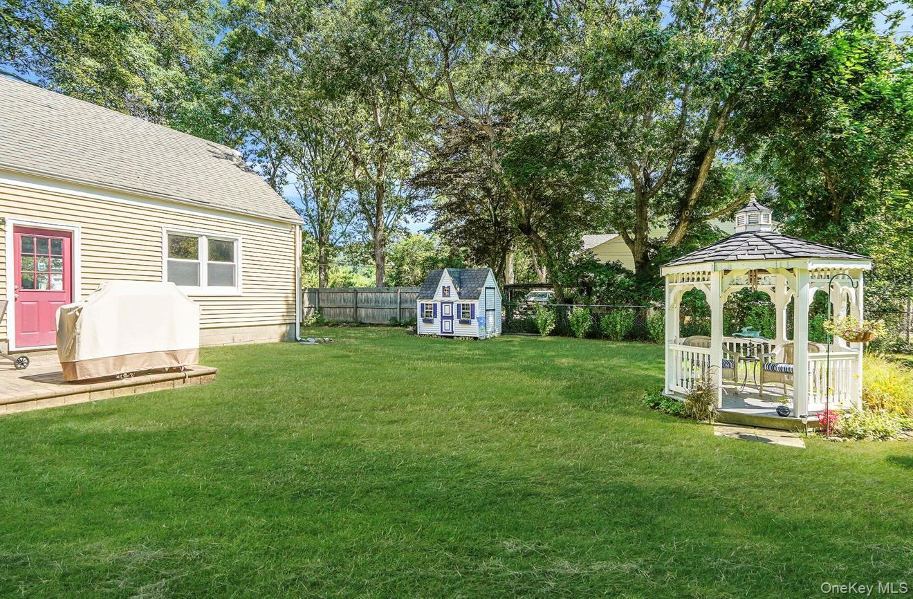 Single Family Head Of The Neck  Suffolk County, NY 11713, MLS-924598-31