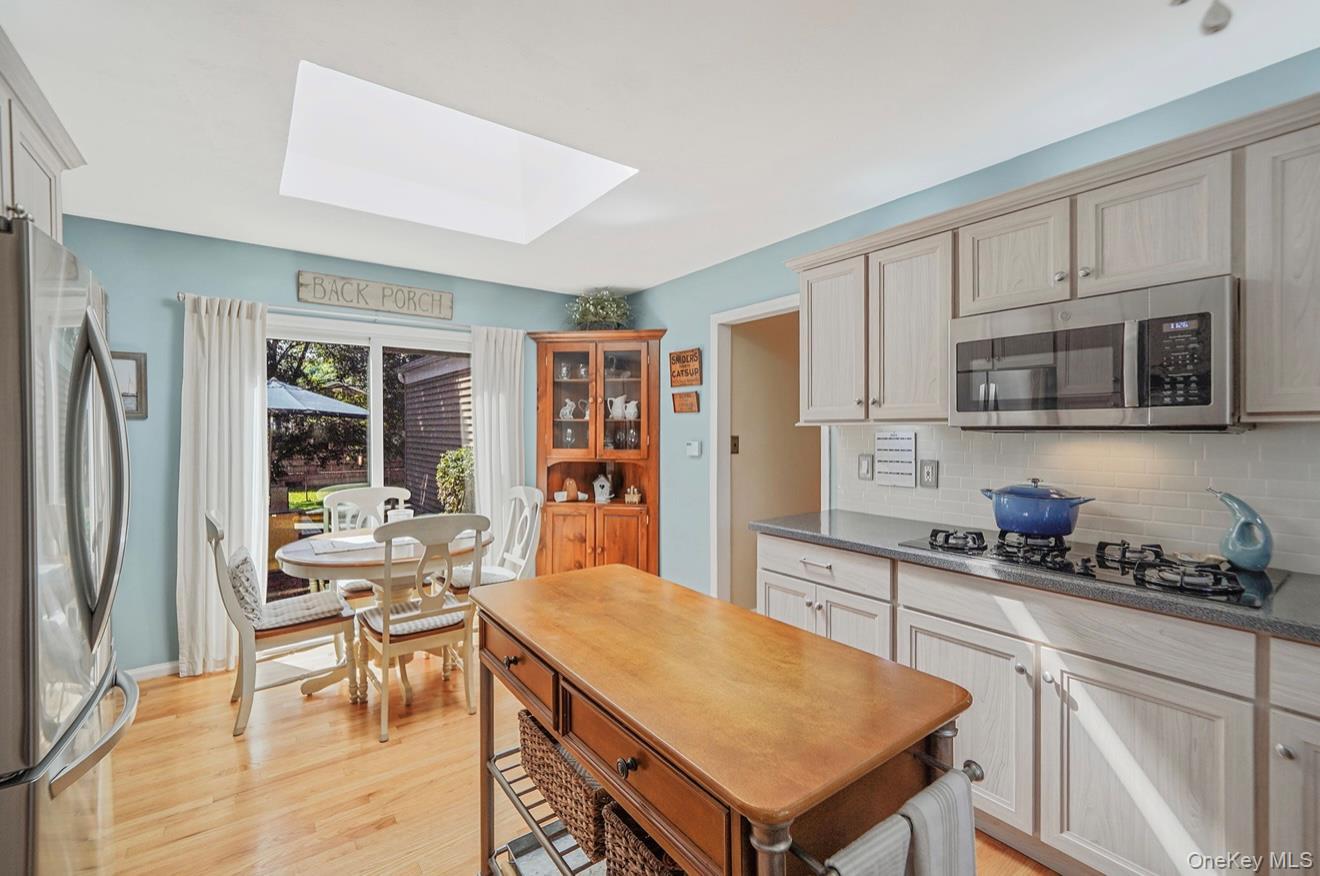 Single Family Head Of The Neck  Suffolk County, NY 11713, MLS-924598-7