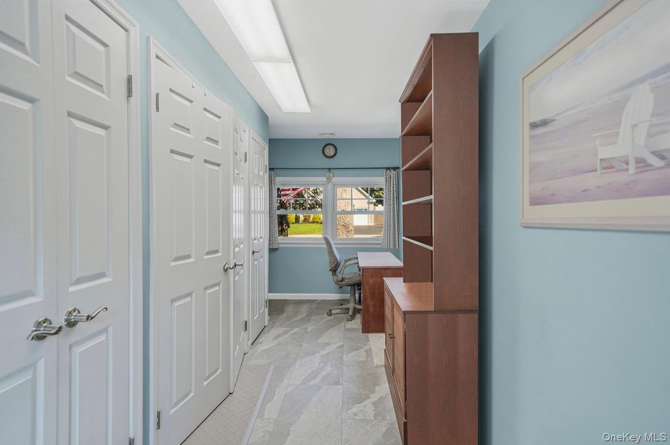 Single Family Head Of The Neck  Suffolk County, NY 11713, MLS-924598-9