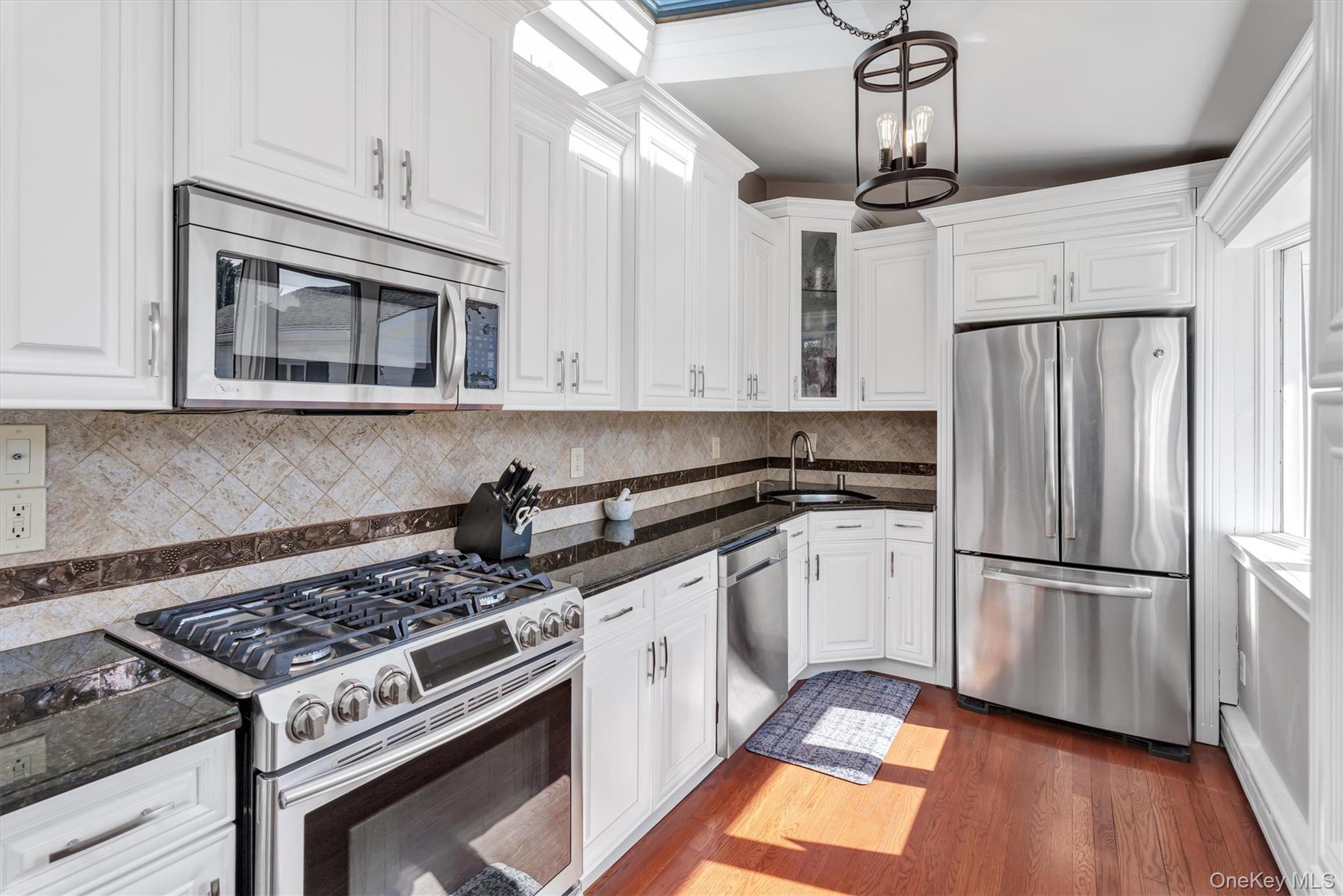 Single Family Middlesex Suffolk County, NY 11769, MLS-924599-10