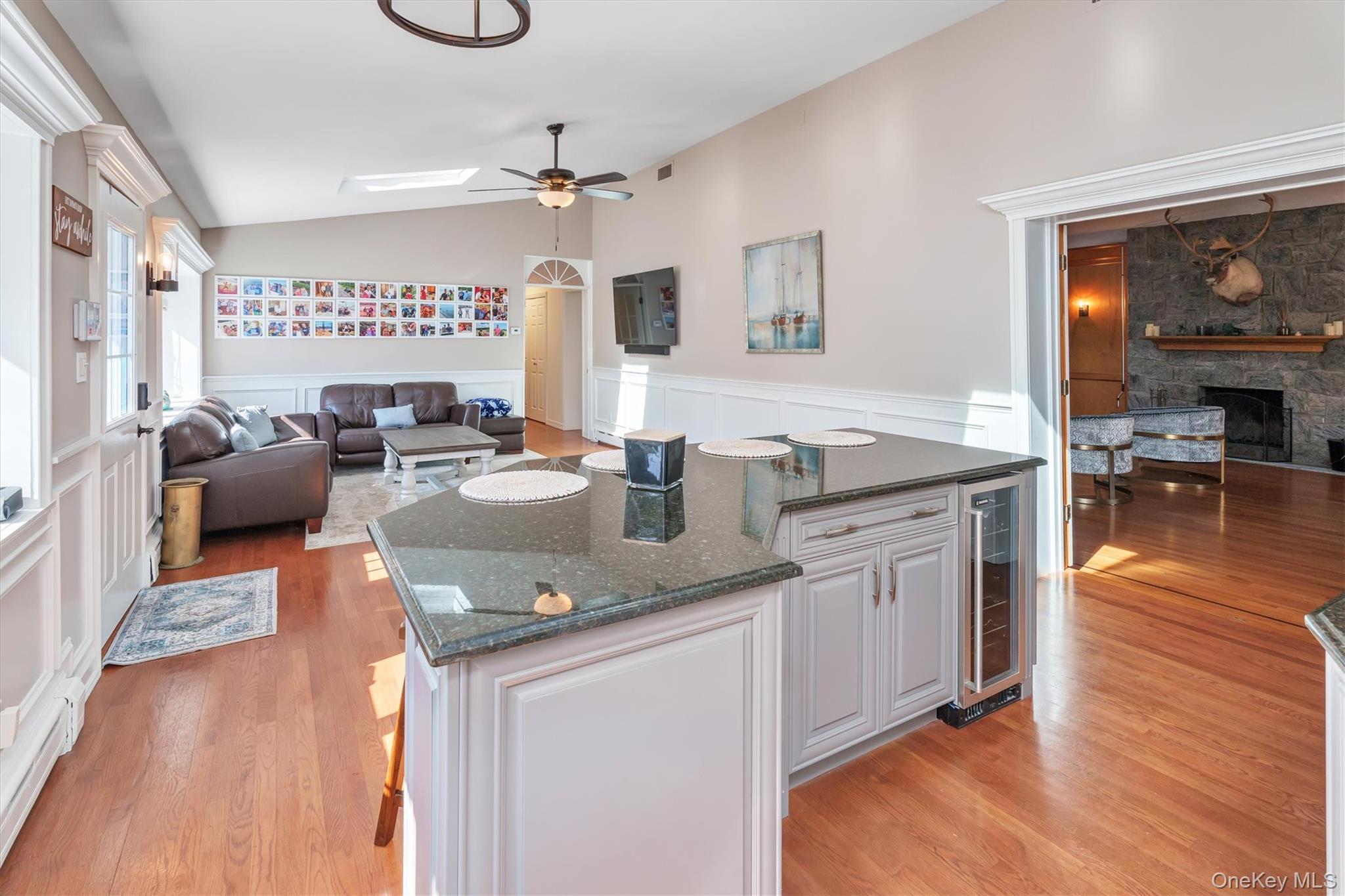 Single Family Middlesex Suffolk County, NY 11769, MLS-924599-11