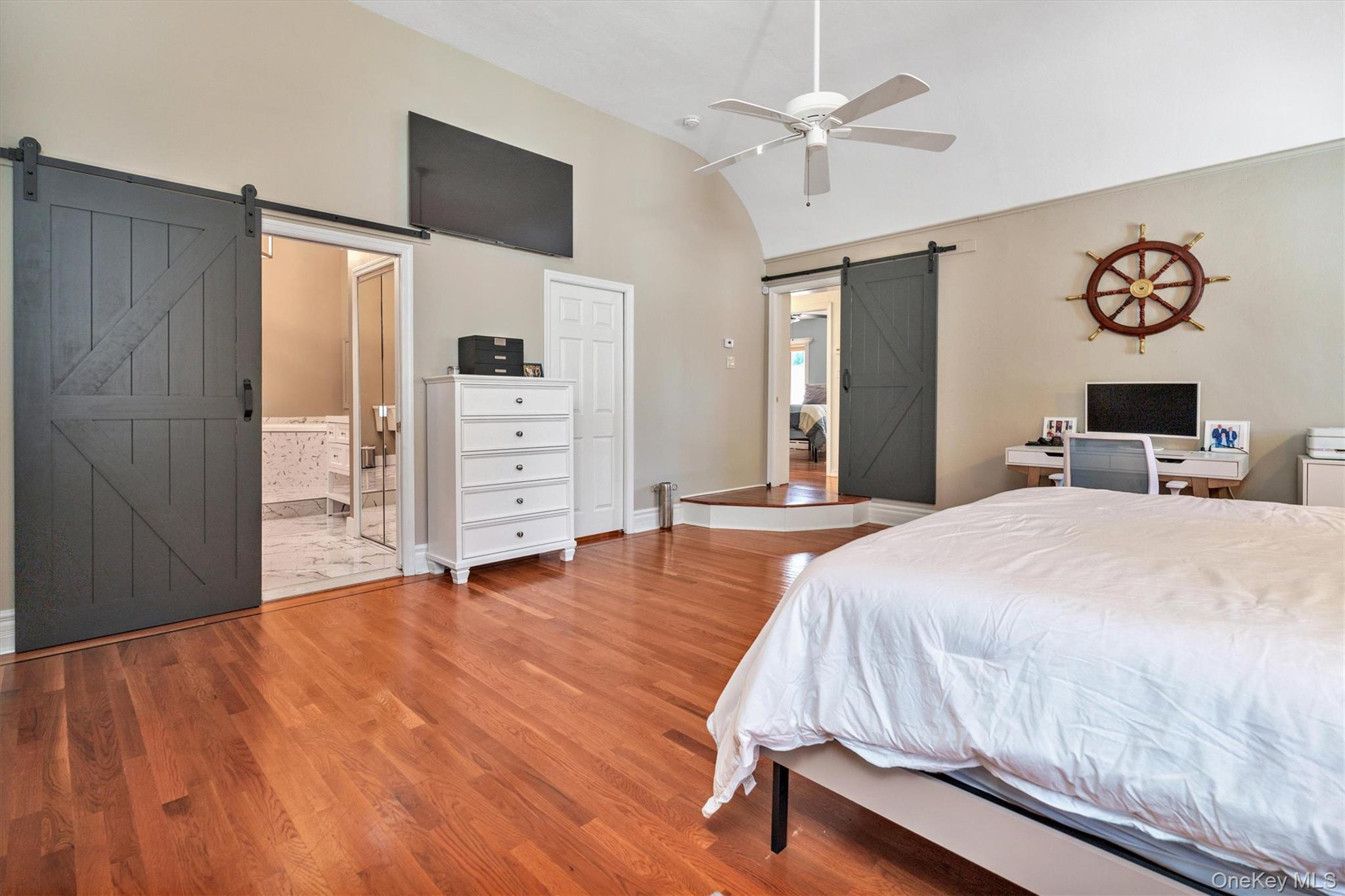 Single Family Middlesex Suffolk County, NY 11769, MLS-924599-17