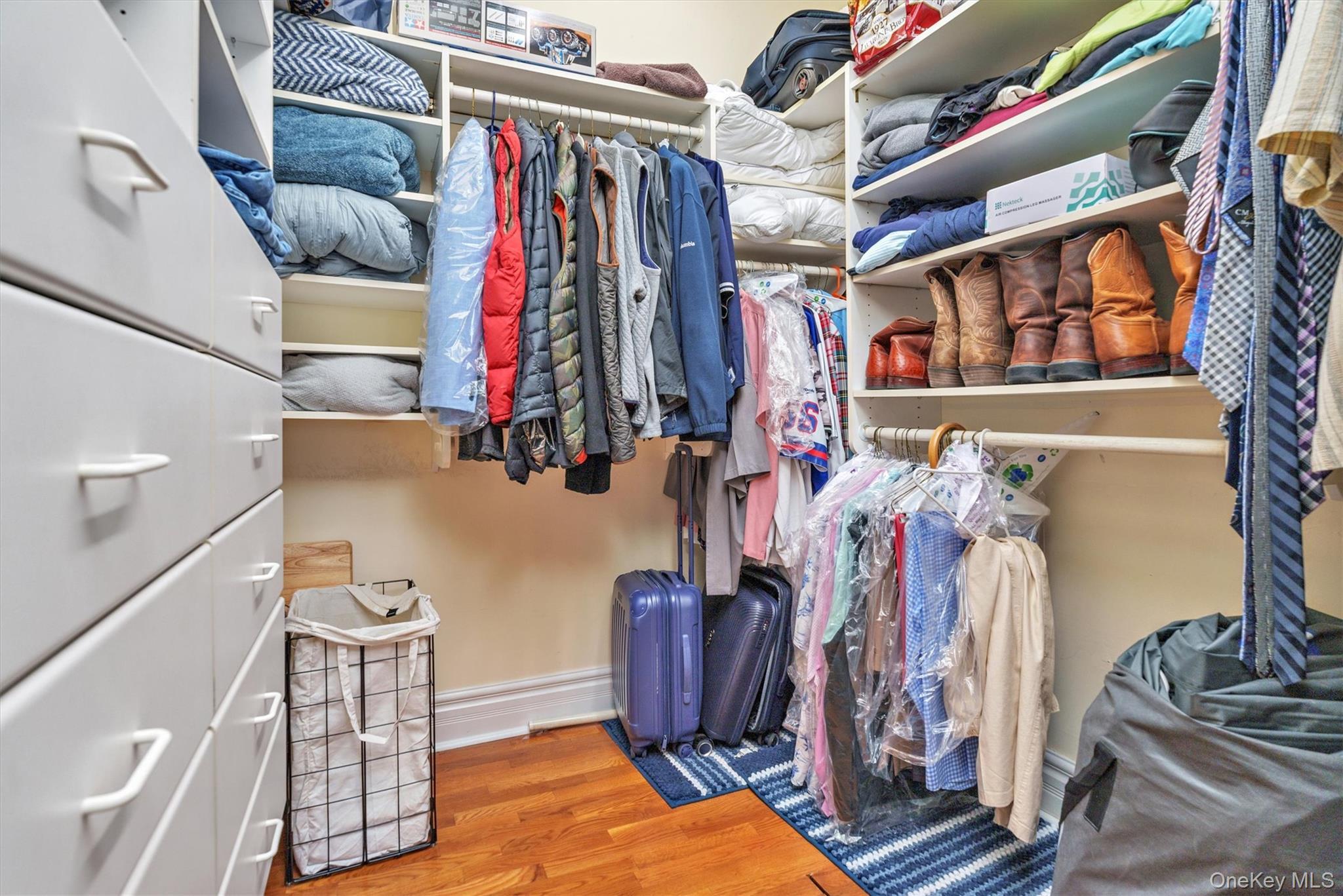 Single Family Middlesex Suffolk County, NY 11769, MLS-924599-20