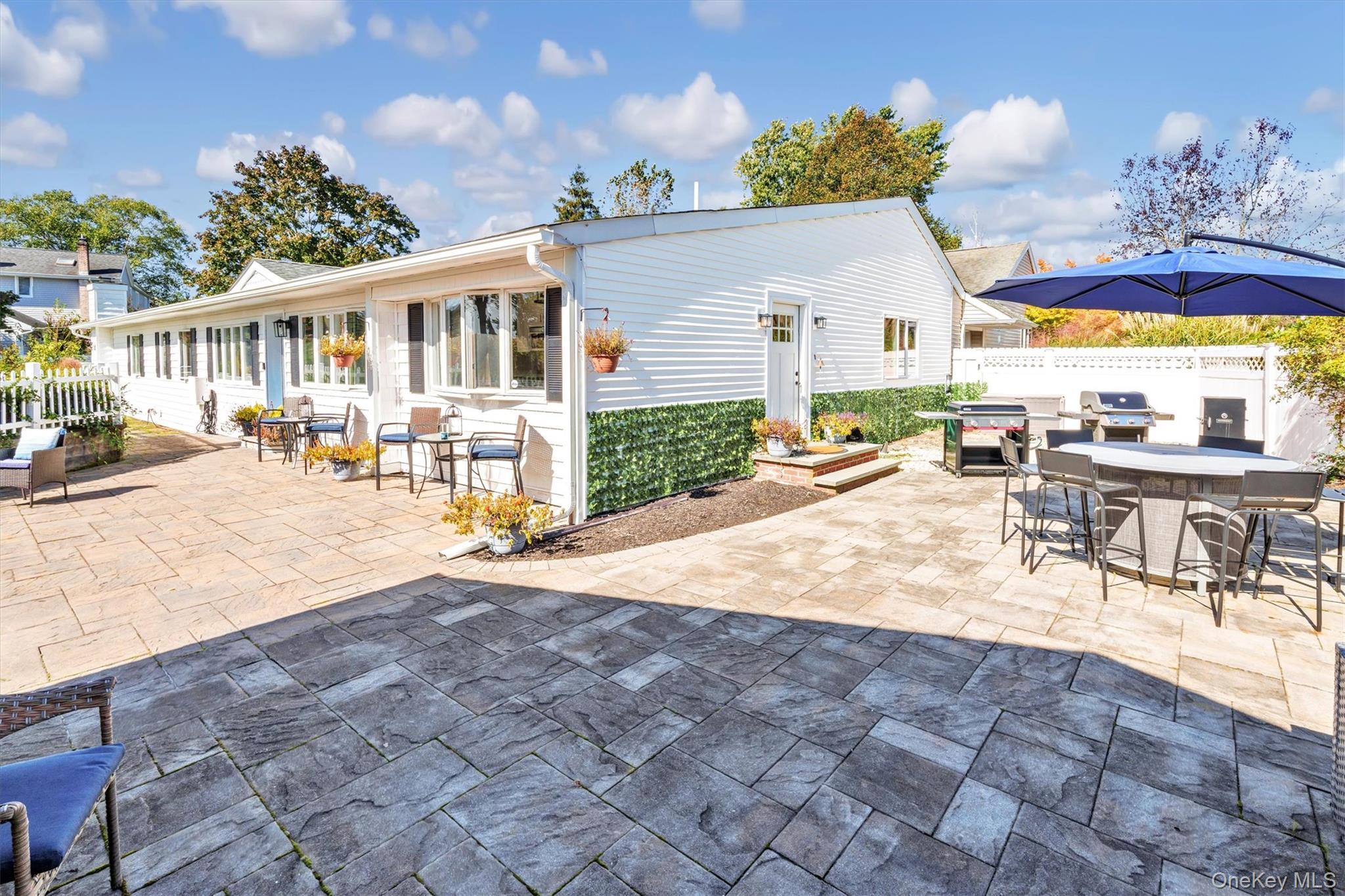 Single Family Middlesex Suffolk County, NY 11769, MLS-924599-24