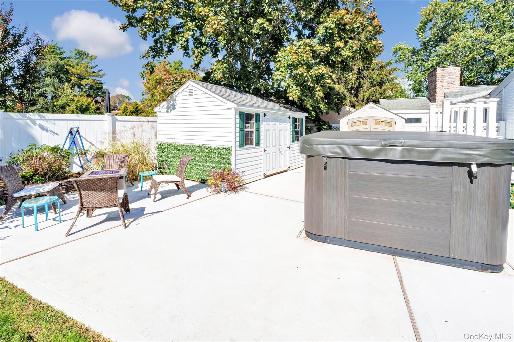 Single Family Middlesex Suffolk County, NY 11769, MLS-924599-26