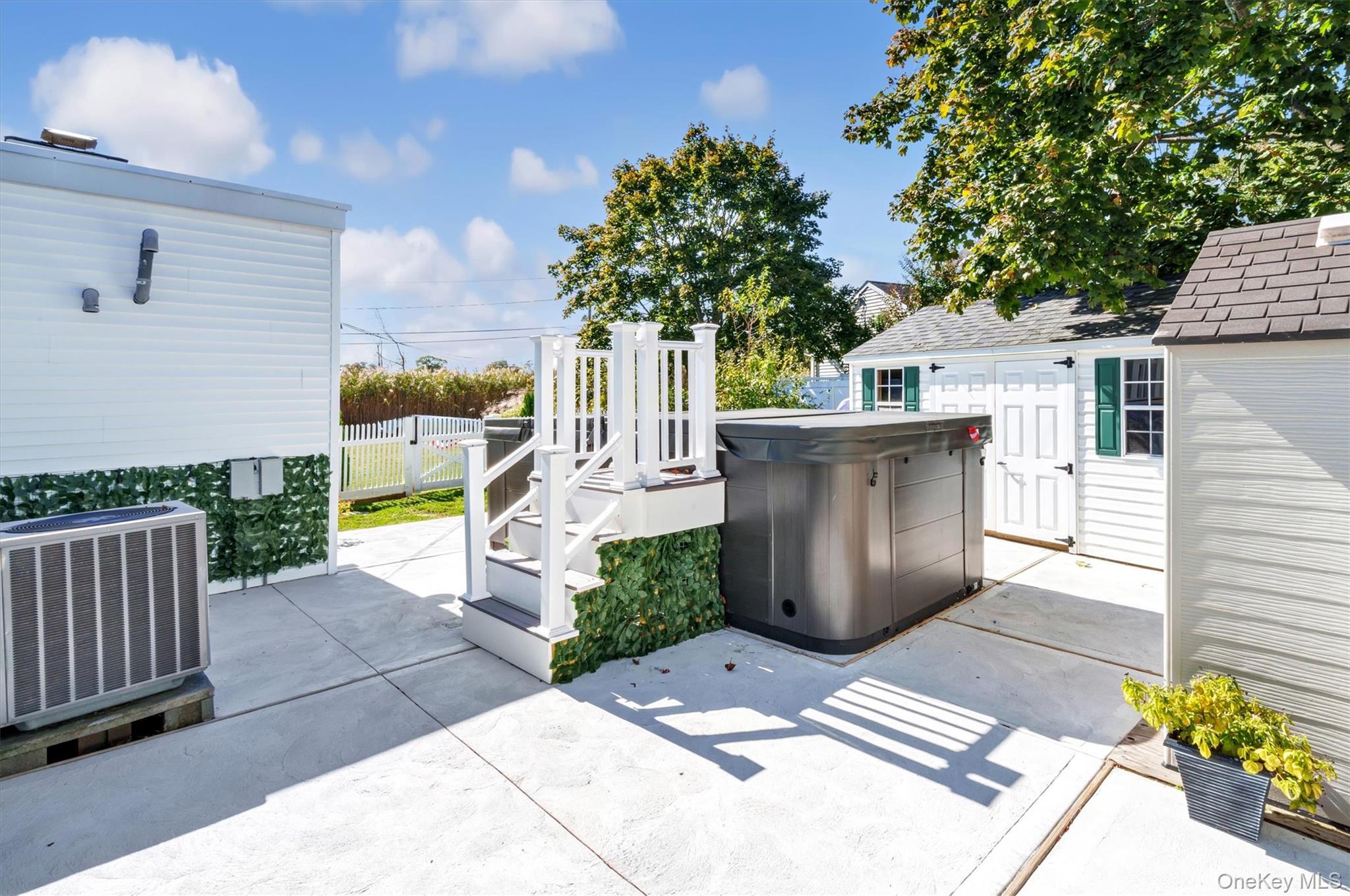 Single Family Middlesex Suffolk County, NY 11769, MLS-924599-27