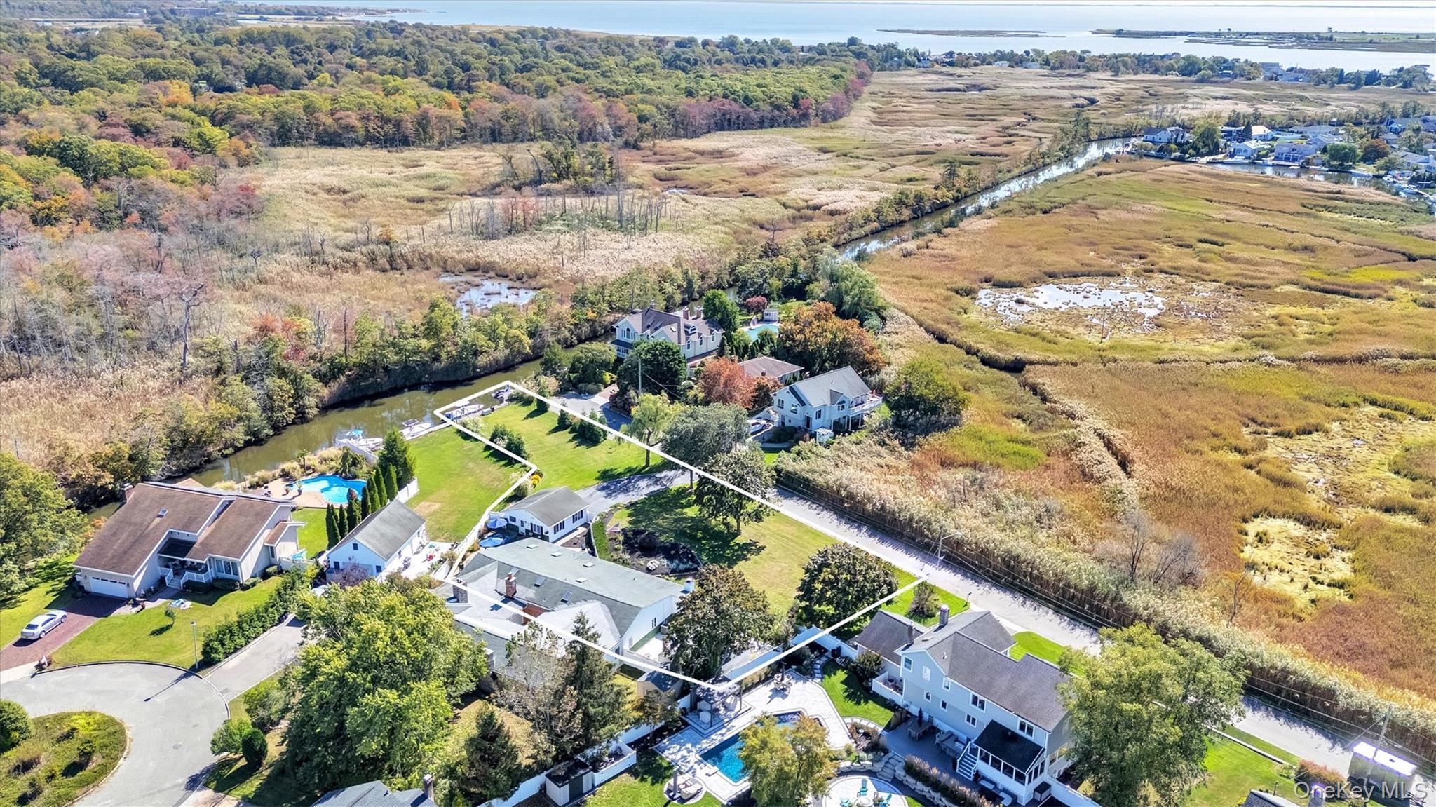 Single Family Middlesex Suffolk County, NY 11769, MLS-924599-29