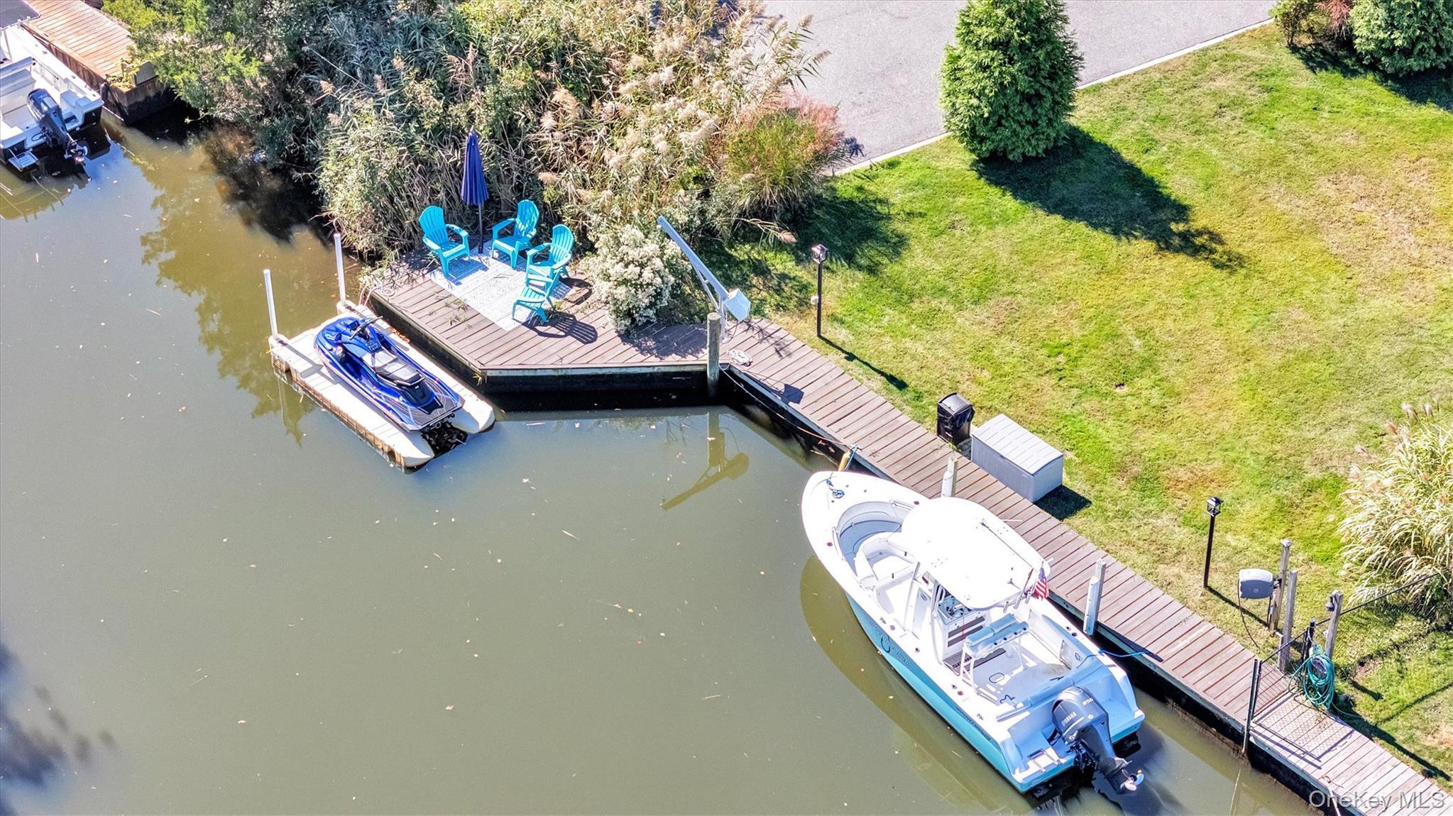 Single Family Middlesex Suffolk County, NY 11769, MLS-924599-32