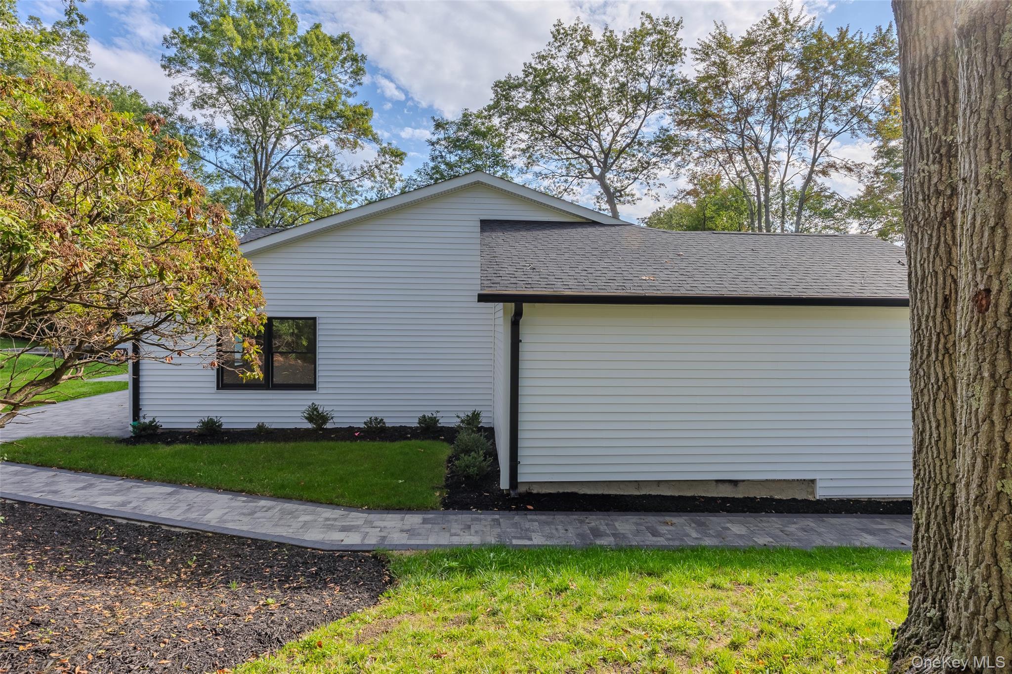 Single Family Seward Suffolk County, NY 11746, MLS-924617-10