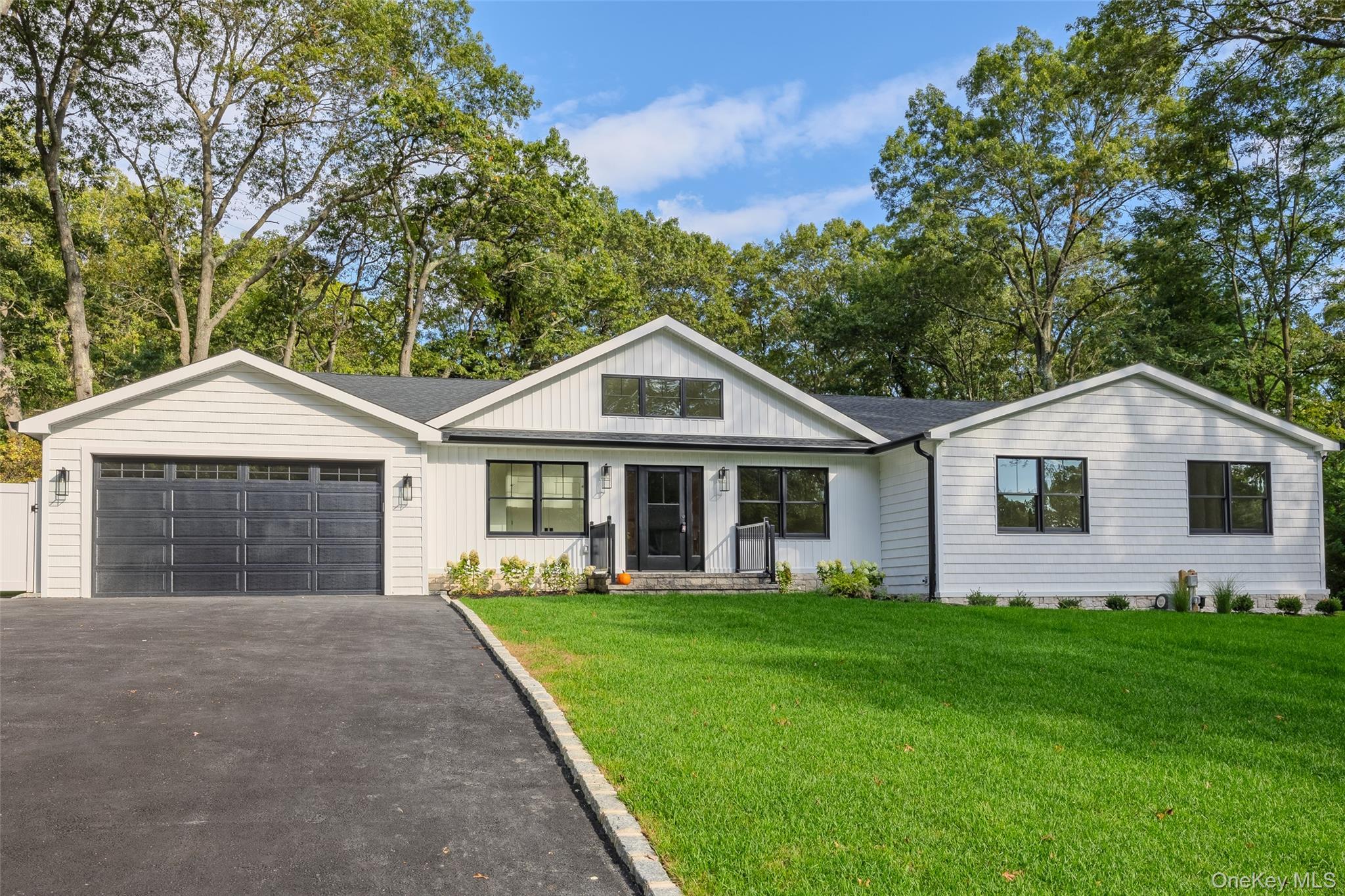 Single Family Seward Suffolk County, NY 11746, MLS-924617-2