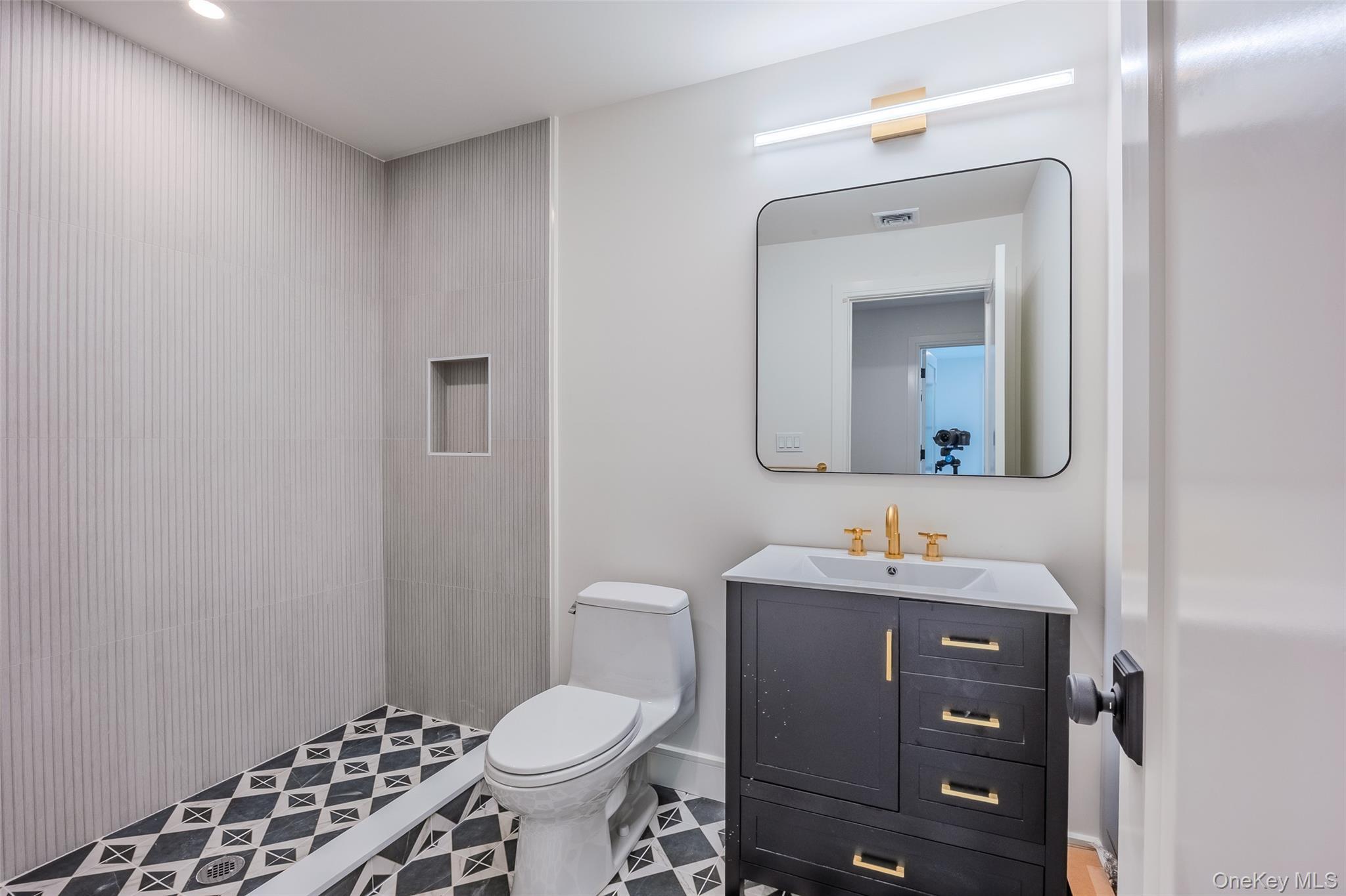 Single Family Seward Suffolk County, NY 11746, MLS-924617-28