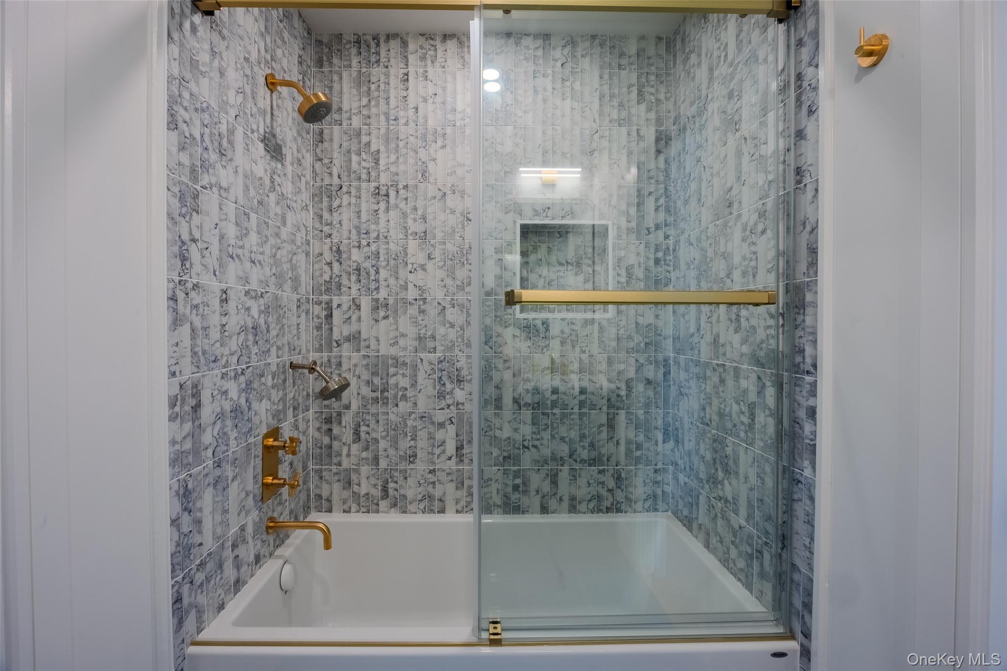 Single Family Seward Suffolk County, NY 11746, MLS-924617-35