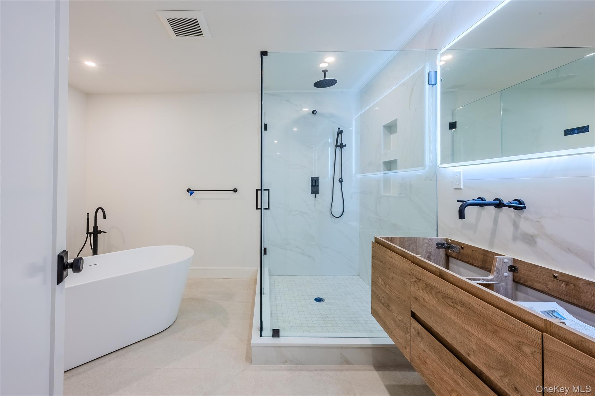 Single Family Seward Suffolk County, NY 11746, MLS-924617-38