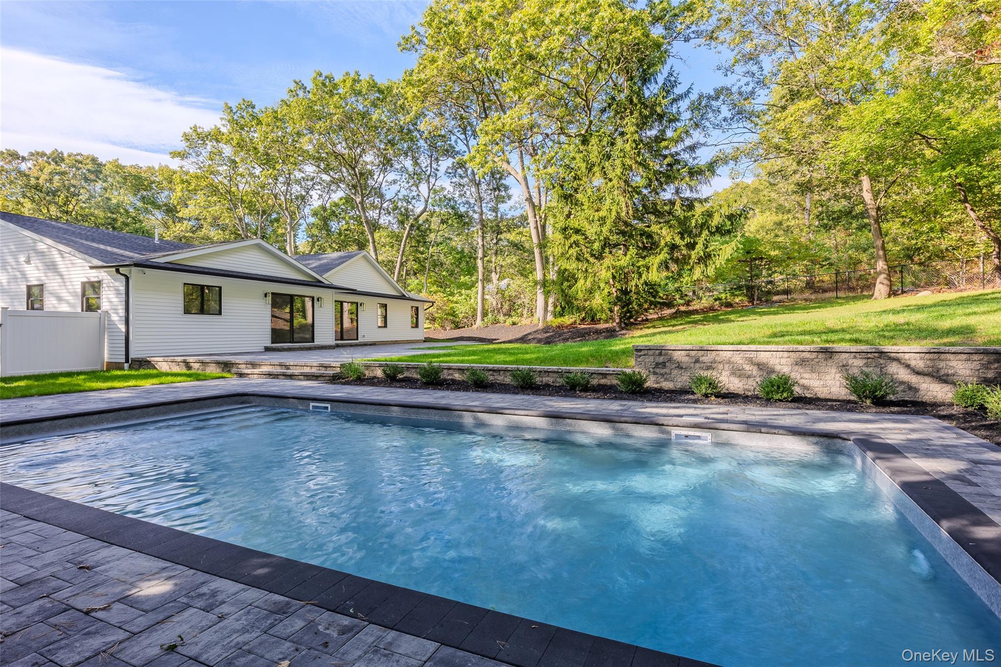 Single Family Seward Suffolk County, NY 11746, MLS-924617-4