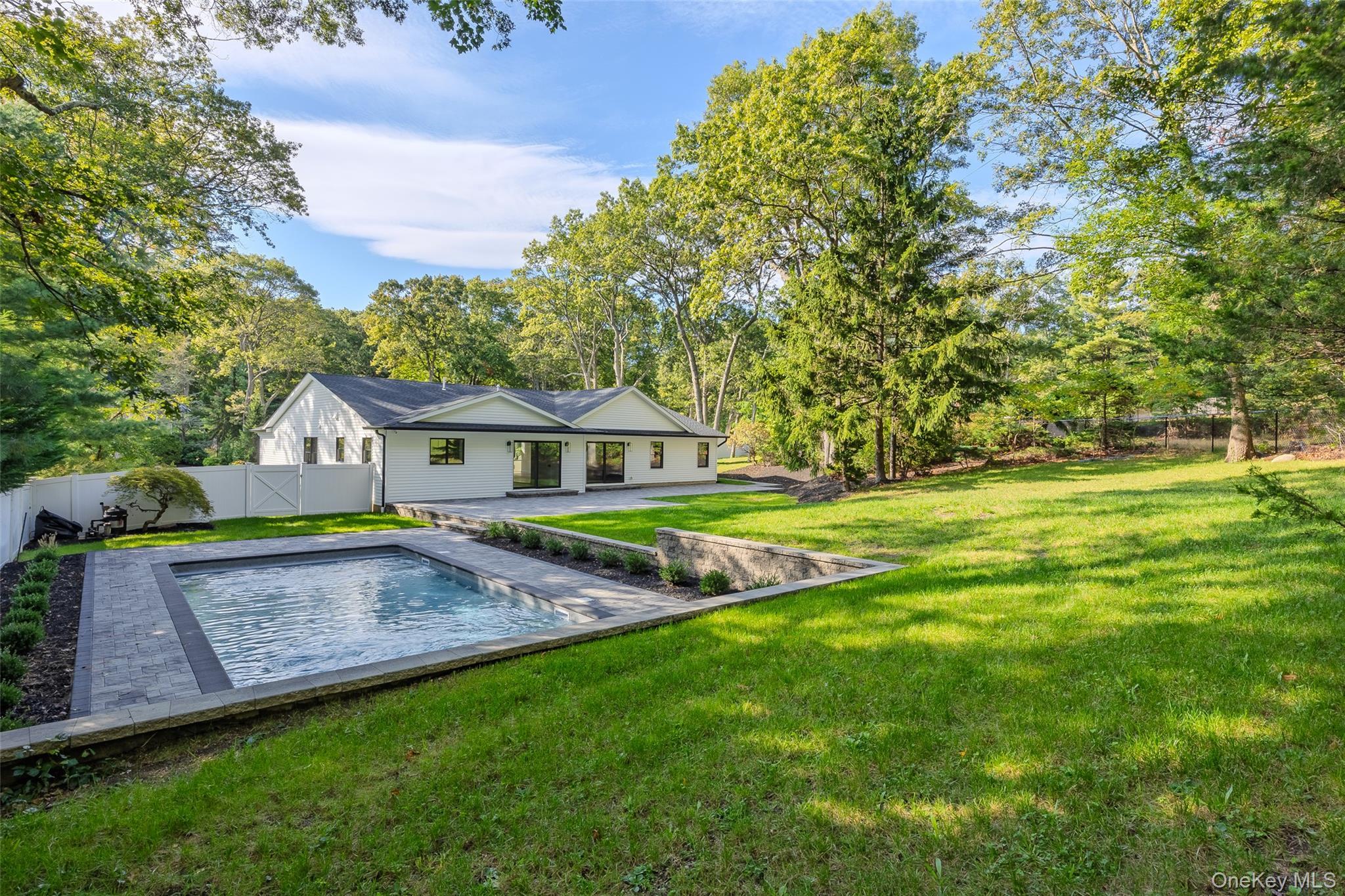 Single Family Seward Suffolk County, NY 11746, MLS-924617-5