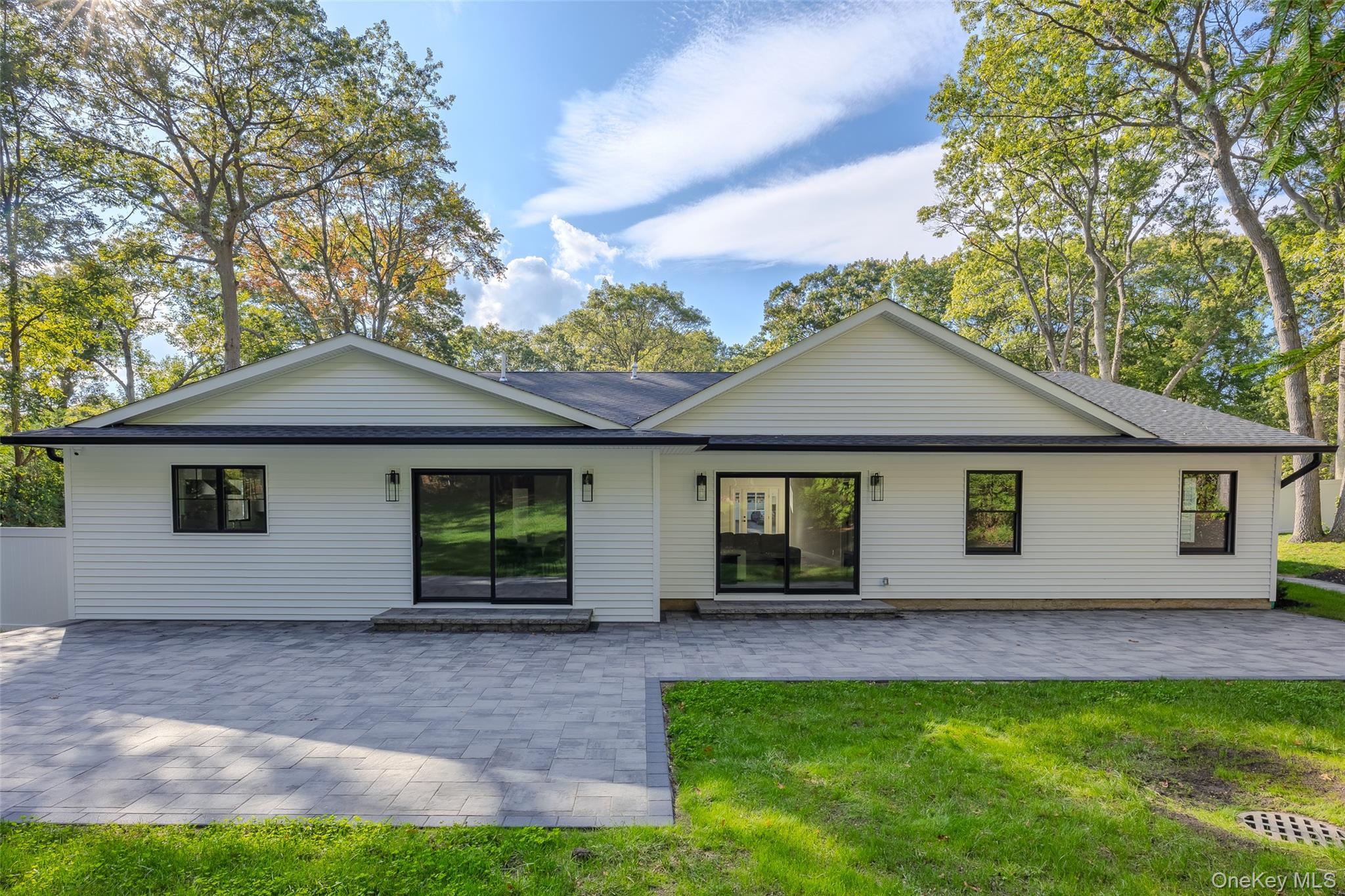 Single Family Seward Suffolk County, NY 11746, MLS-924617-6