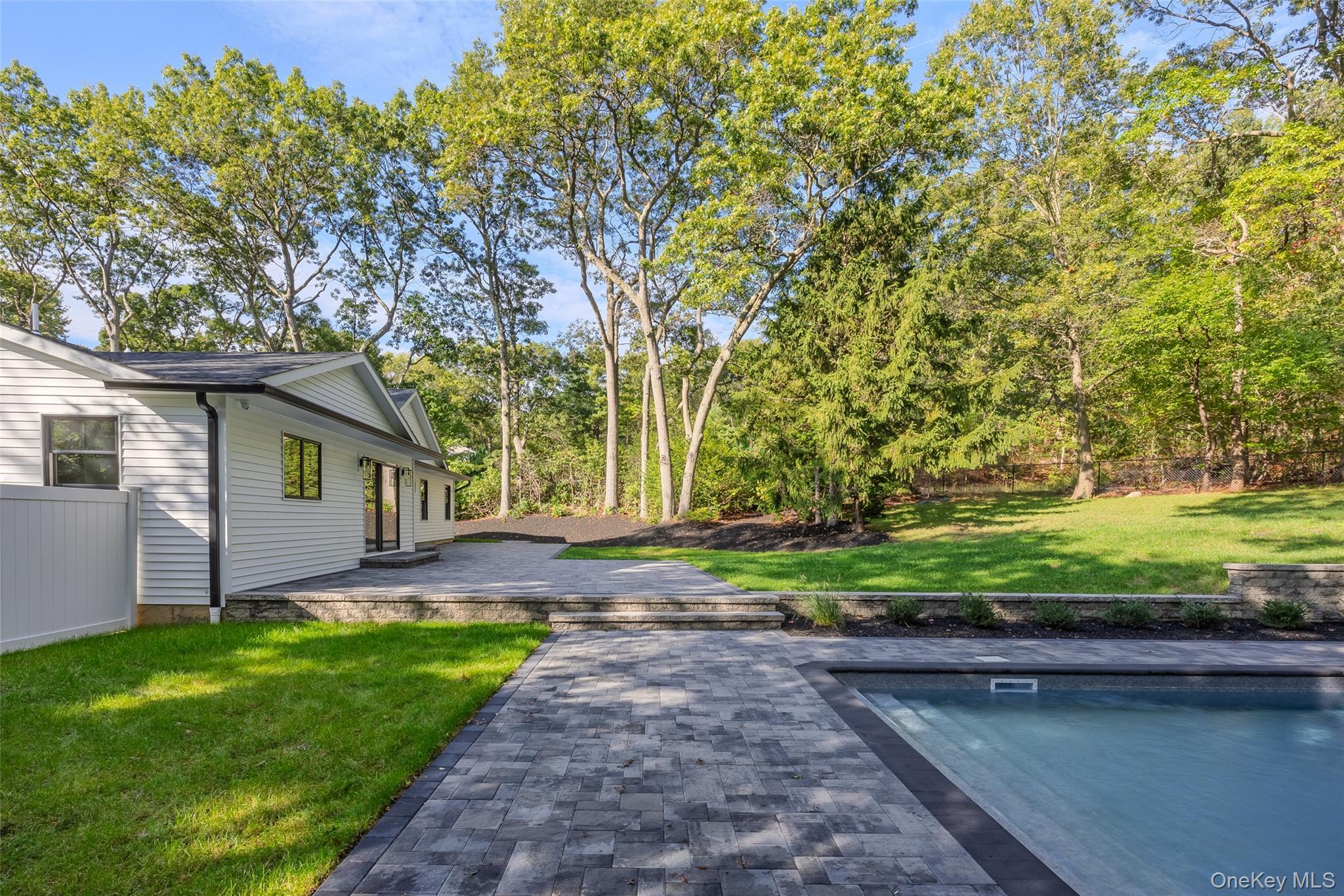 Single Family Seward Suffolk County, NY 11746, MLS-924617-8