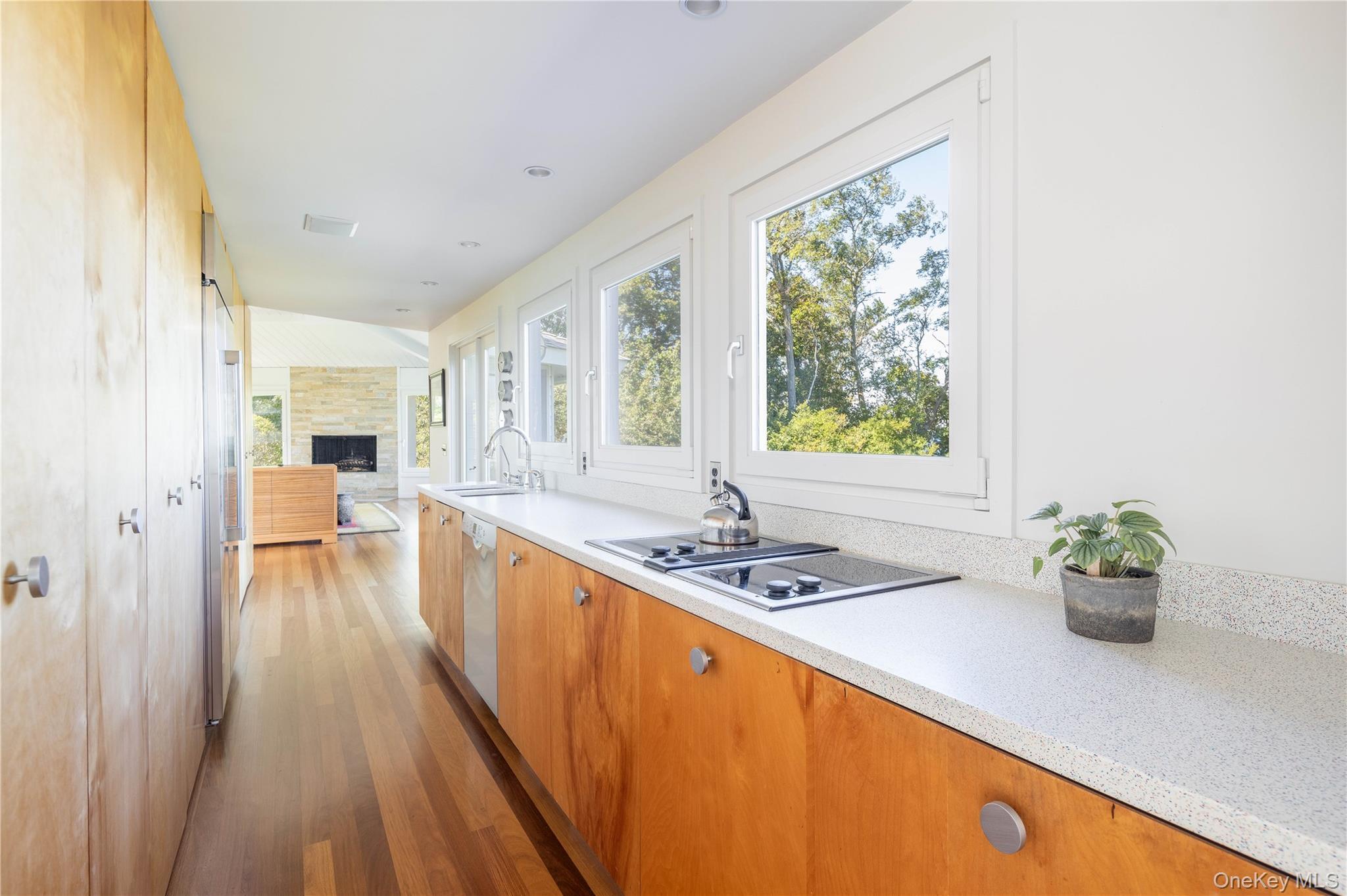 Single Family View Suffolk County, NY 11957, MLS-924682-6