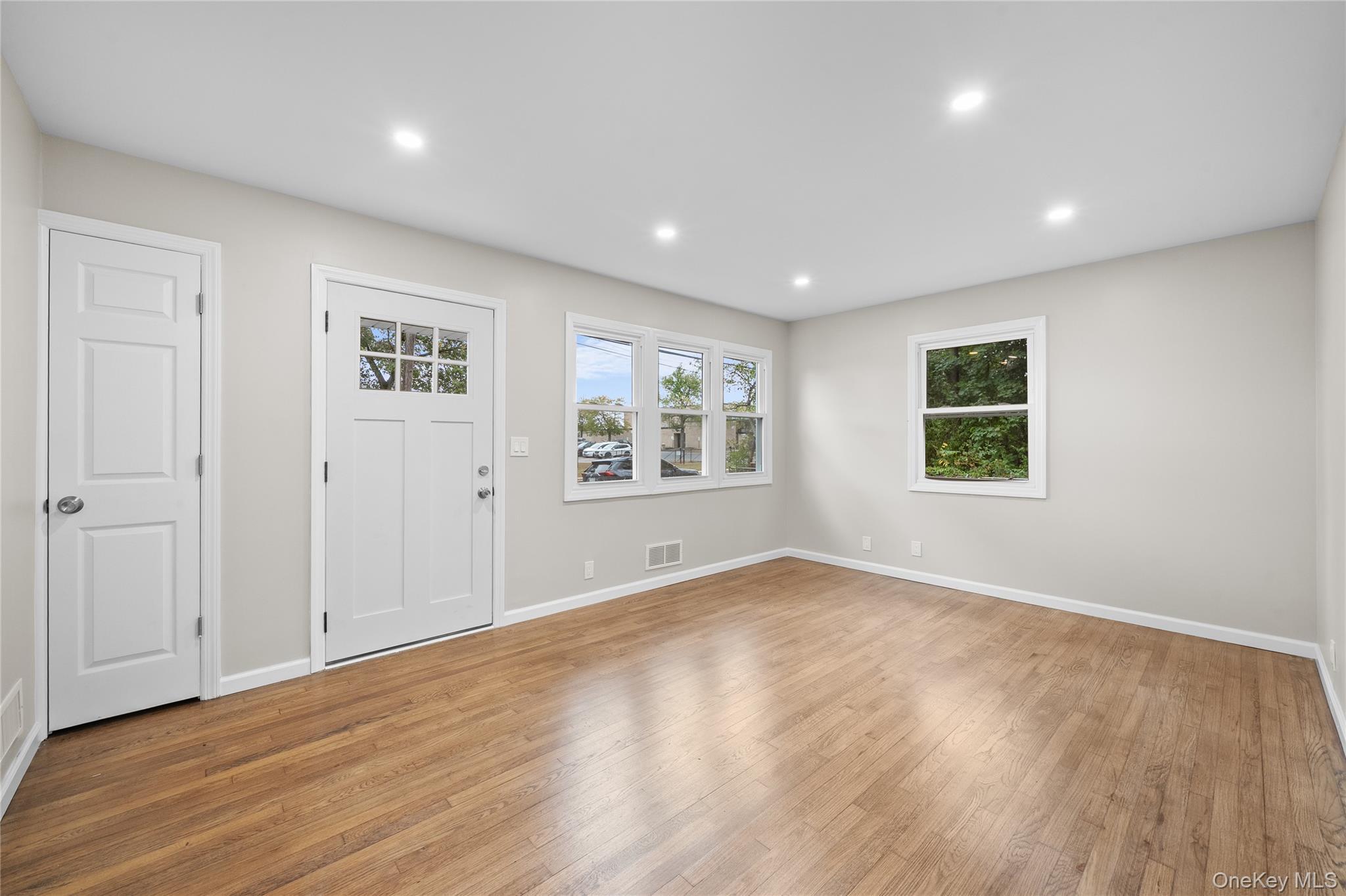 Single Family Phelps  Suffolk County, NY 11703, MLS-924704-6