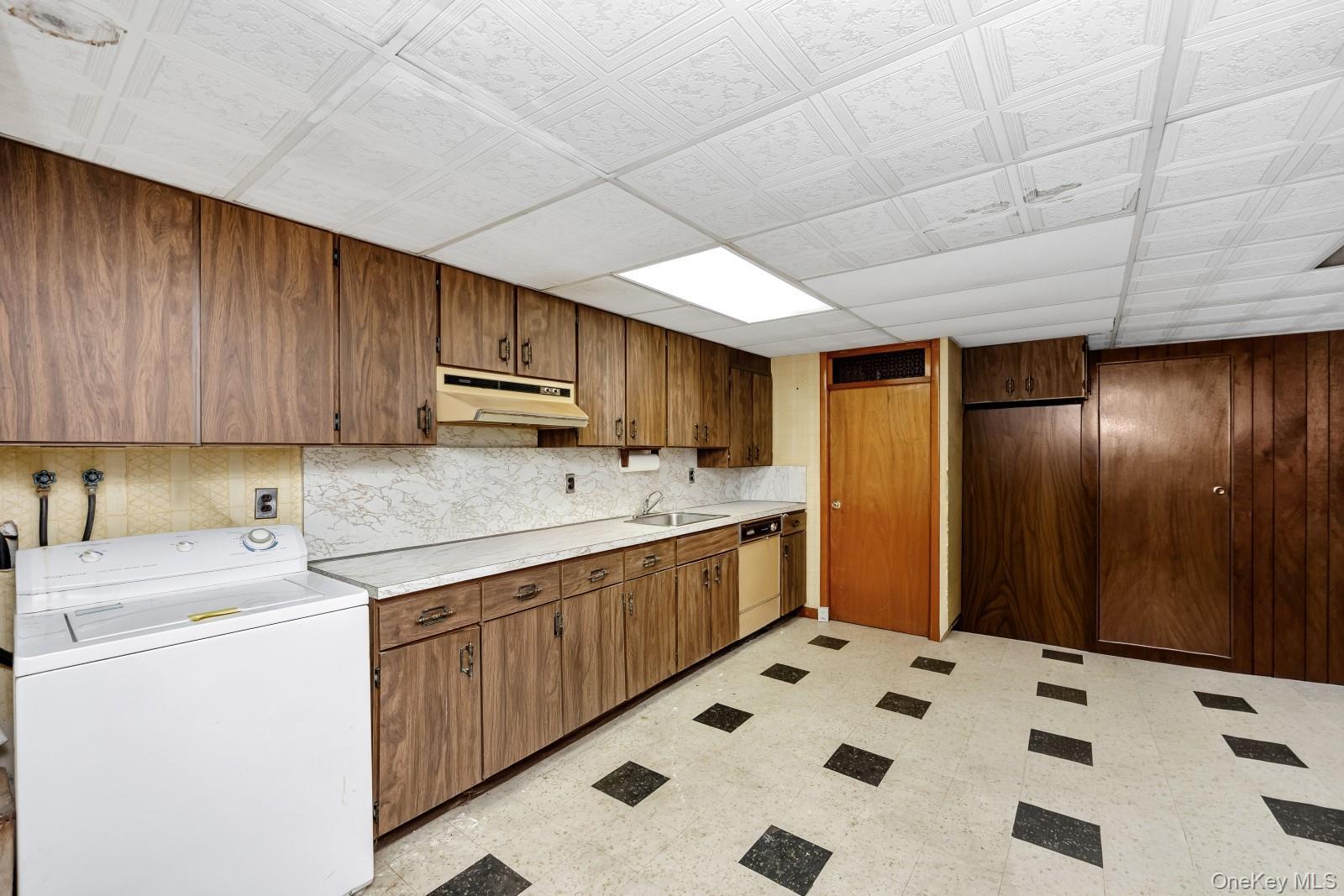 Single Family 69th  Queens, NY 11379, MLS-924712-17