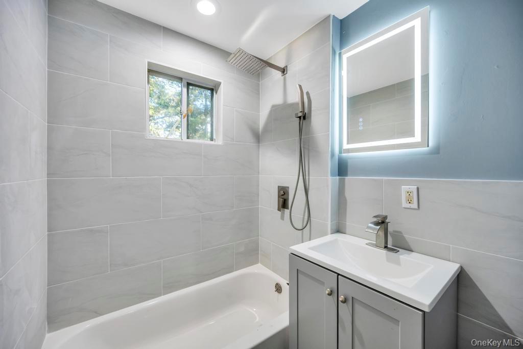 Single Family Elm Suffolk County, NY 11951, MLS-924799-32