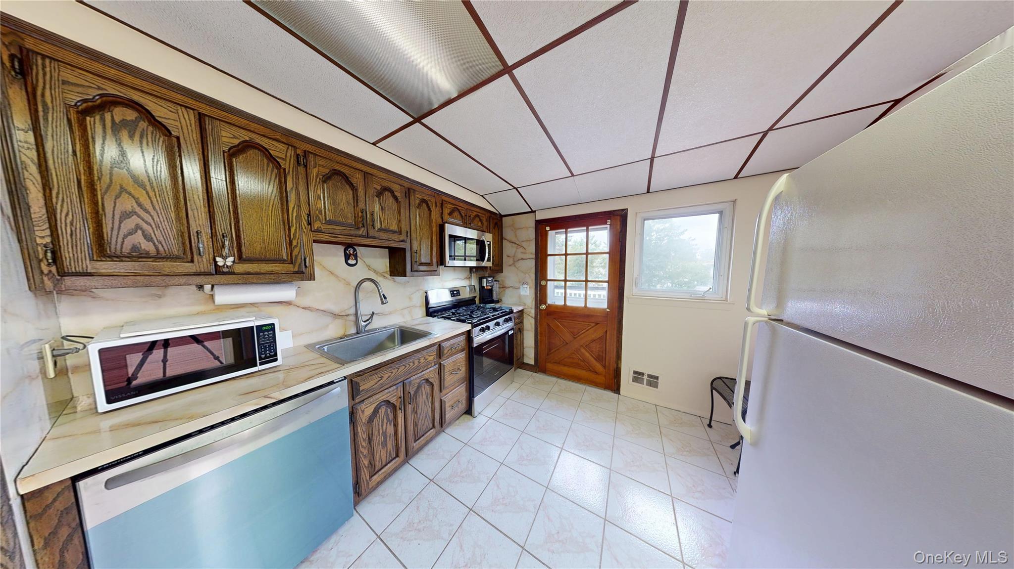 Single Family Carlls  Suffolk County, NY 11729, MLS-924804-8