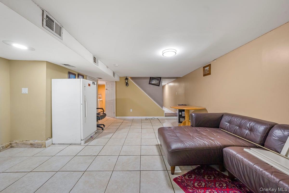 Single Family Springfield Queens, NY 11413, MLS-924808-14