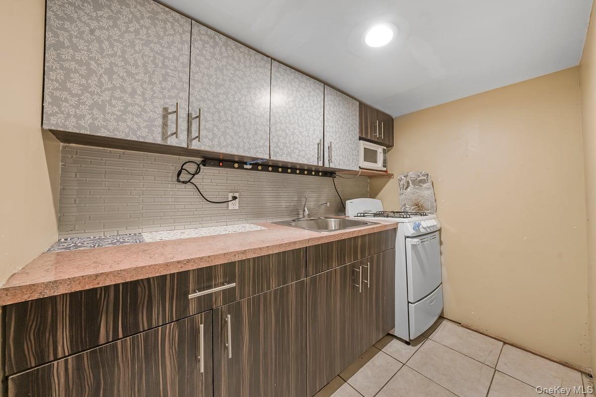 Single Family Springfield Queens, NY 11413, MLS-924808-16