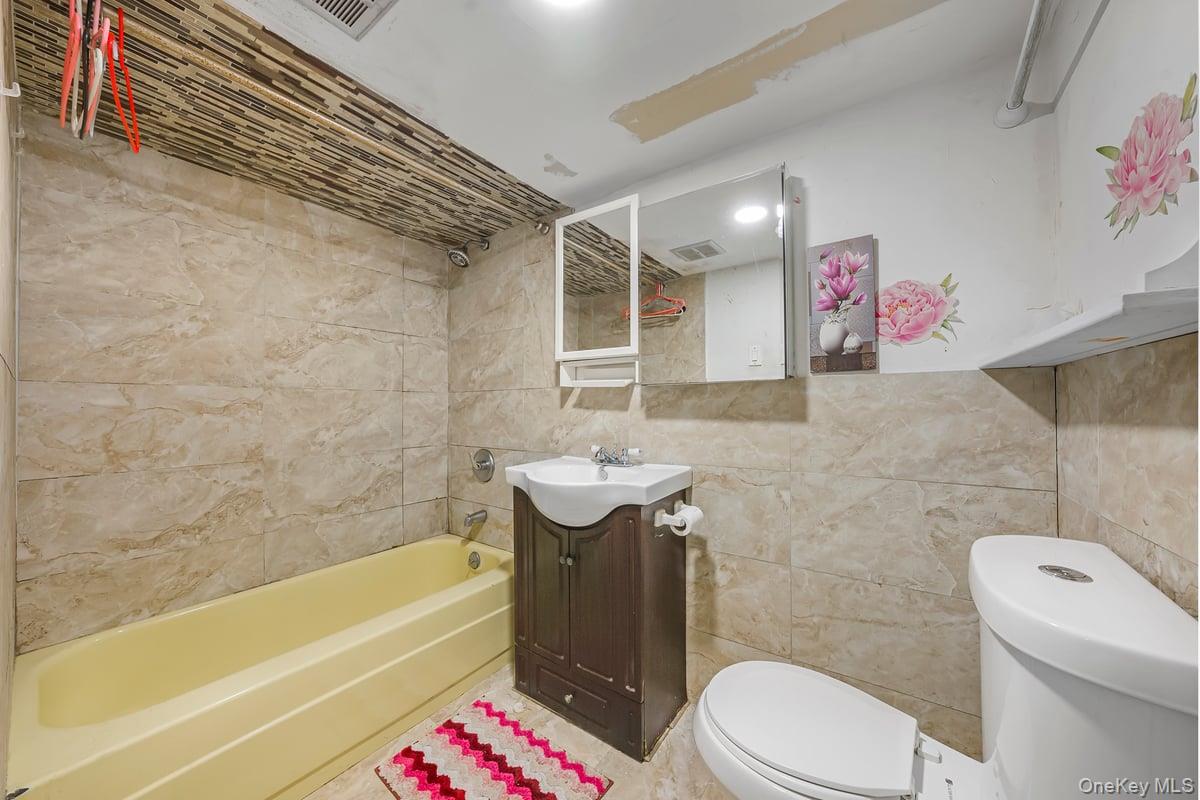 Single Family Springfield Queens, NY 11413, MLS-924808-17