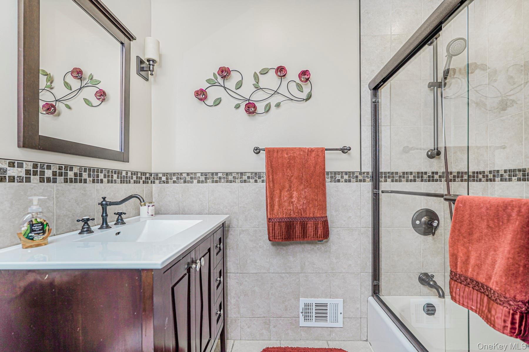 Single Family Woehrle Staten Island, NY 10312, MLS-924879-21