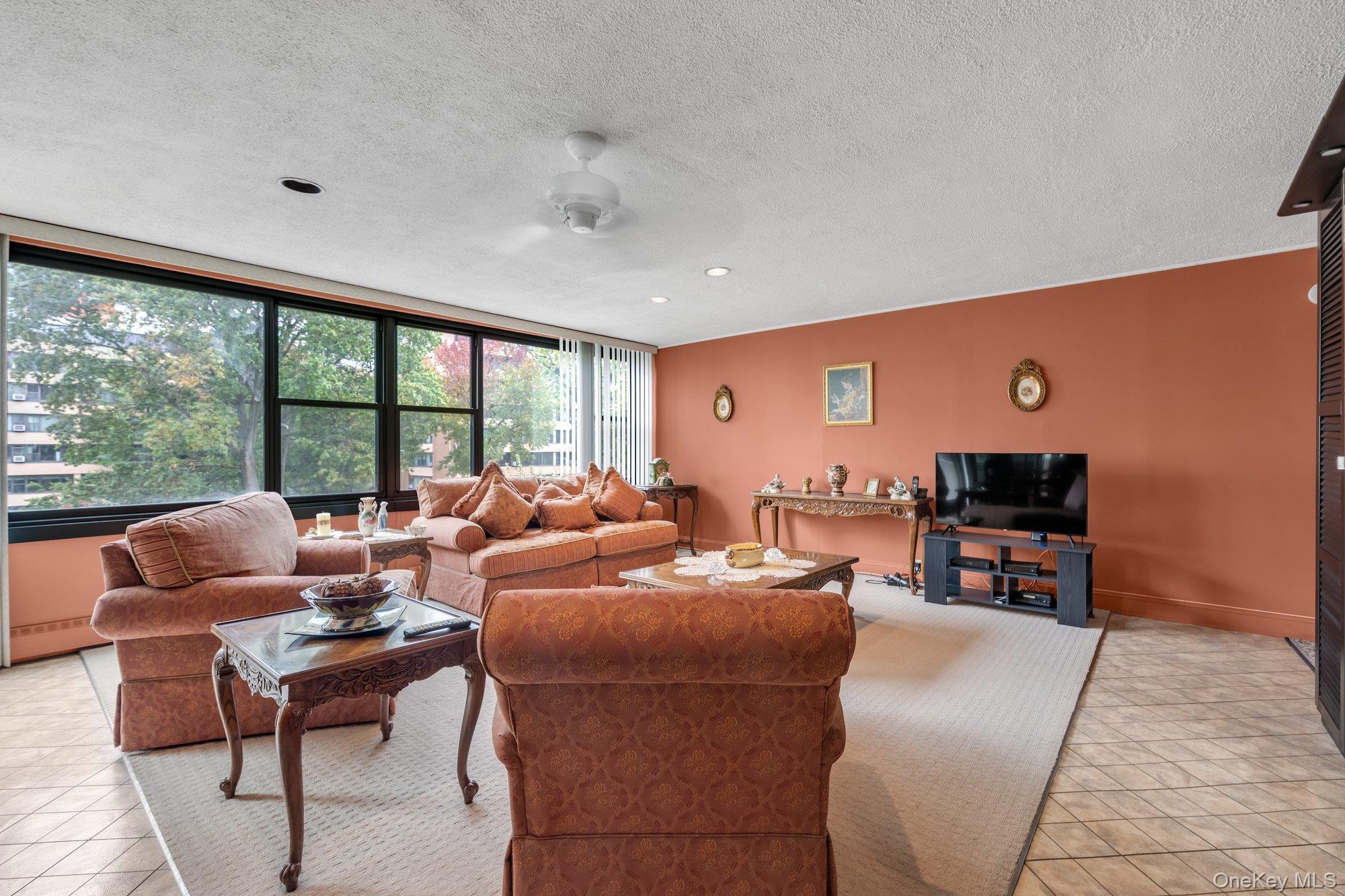 Coop 162 St  Queens, NY 11357, MLS-924881-2