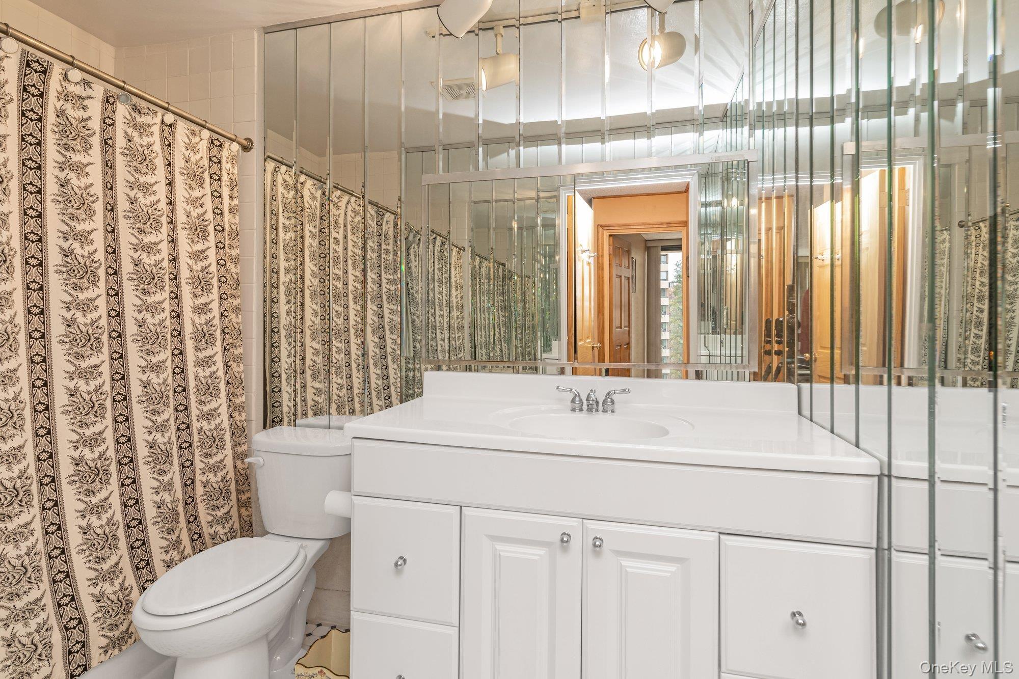 Coop 162 St  Queens, NY 11357, MLS-924881-6