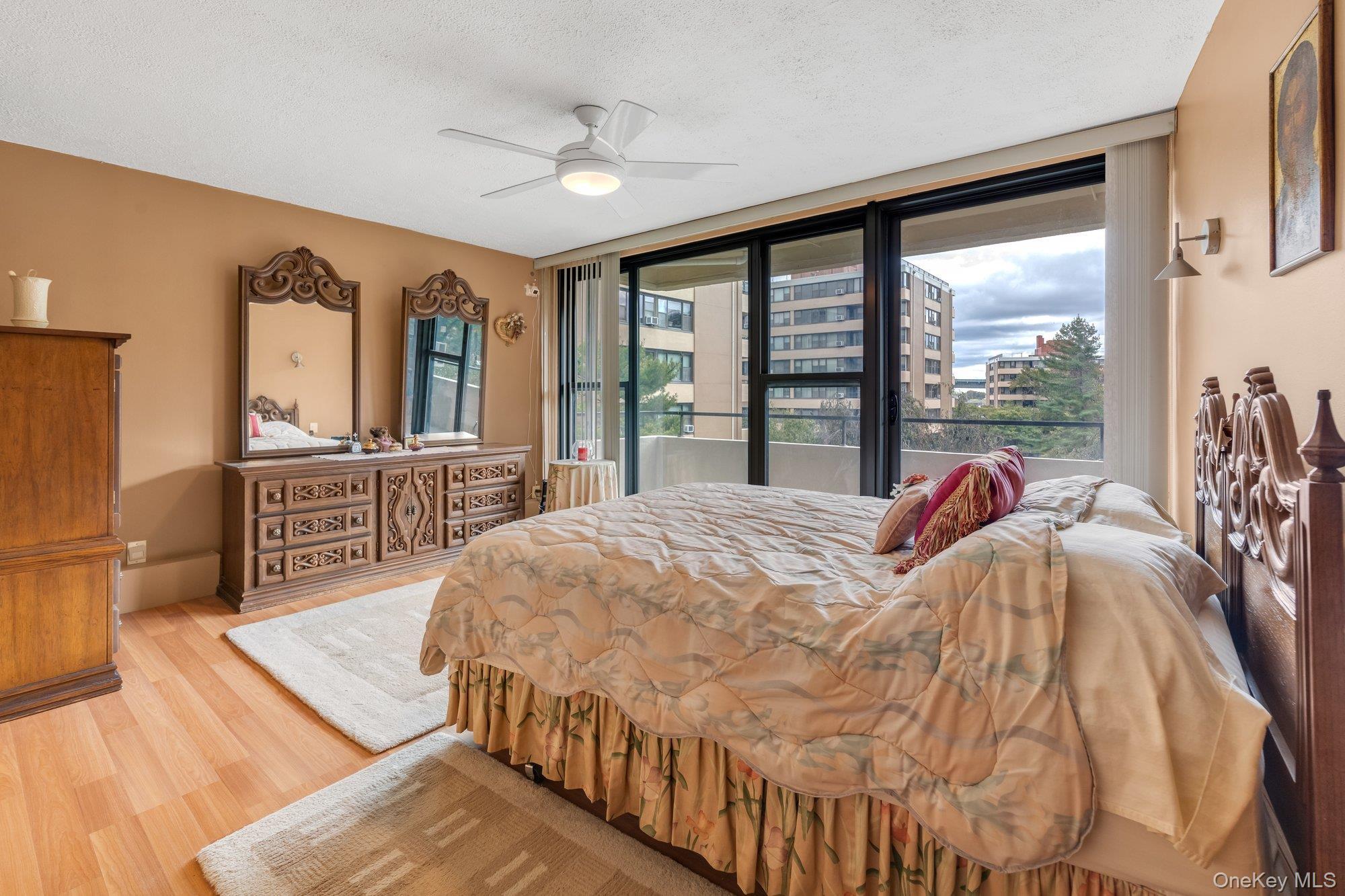 Coop 162 St  Queens, NY 11357, MLS-924881-7