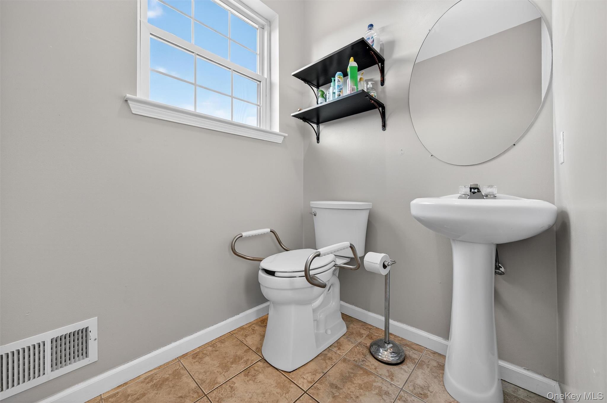 Single Family Devans  Orange County, NY 10963, MLS-924887-22