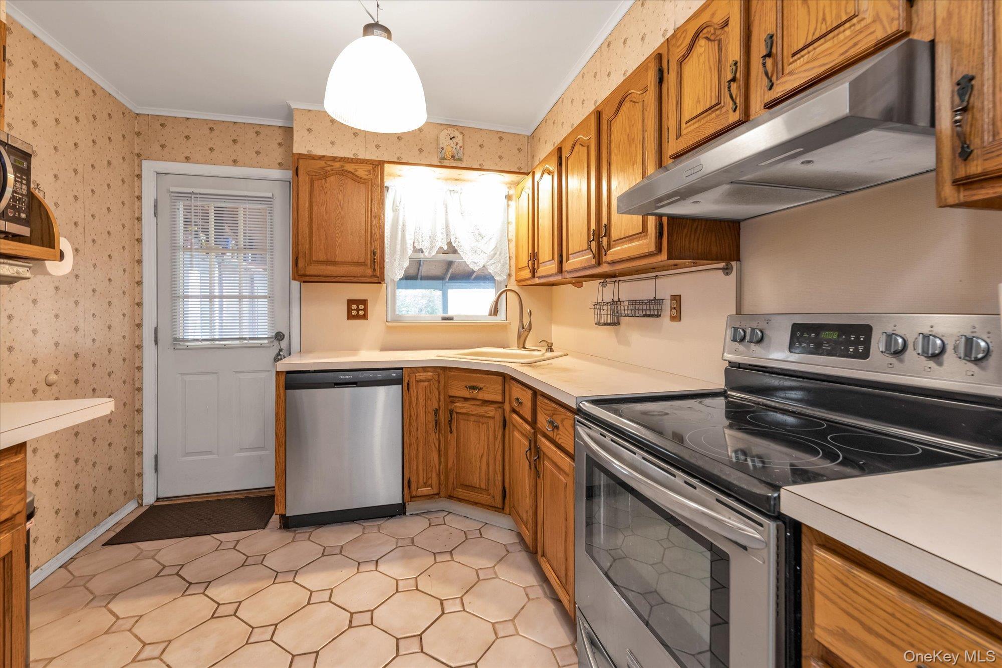 Single Family Dogwood Nassau County, NY 11552, MLS-924895-8