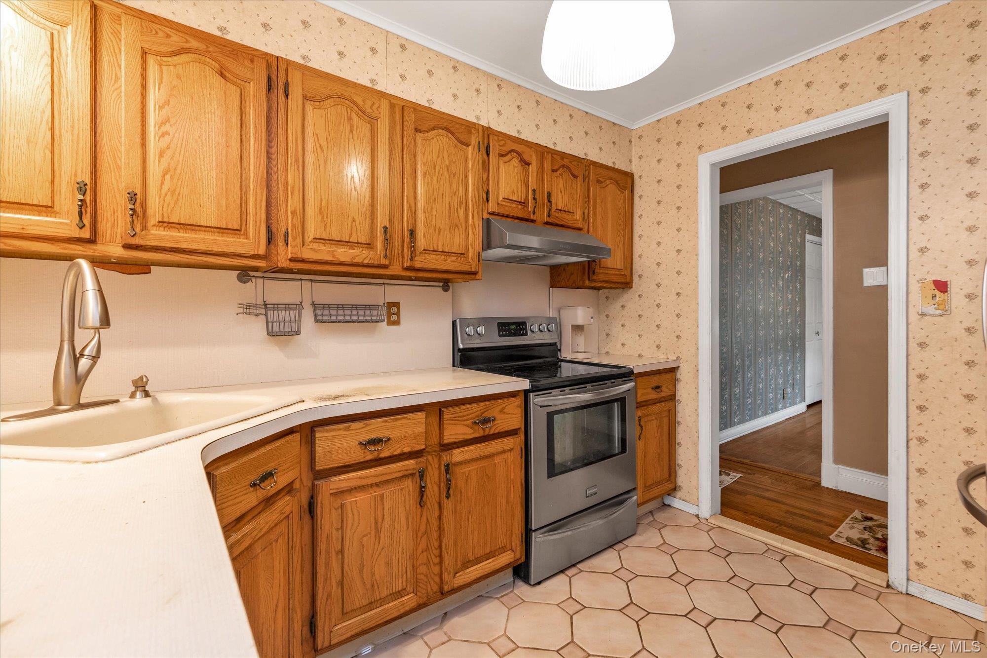 Single Family Dogwood Nassau County, NY 11552, MLS-924895-9