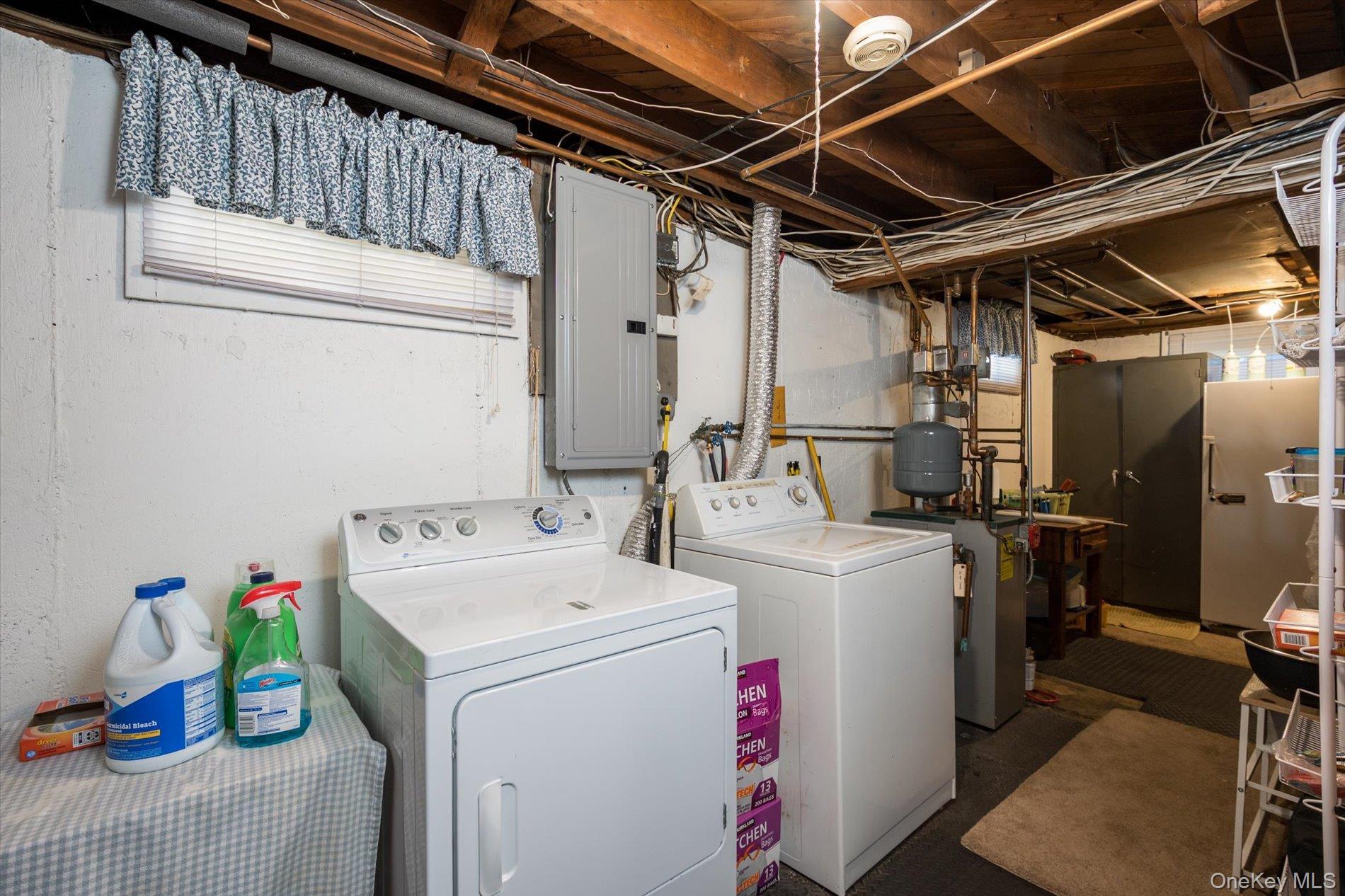 Single Family Walnut  Nassau County, NY 11735, MLS-924908-25