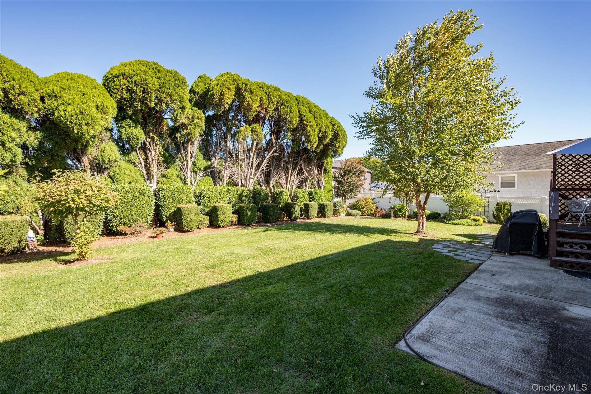 Single Family Walnut  Nassau County, NY 11735, MLS-924908-26