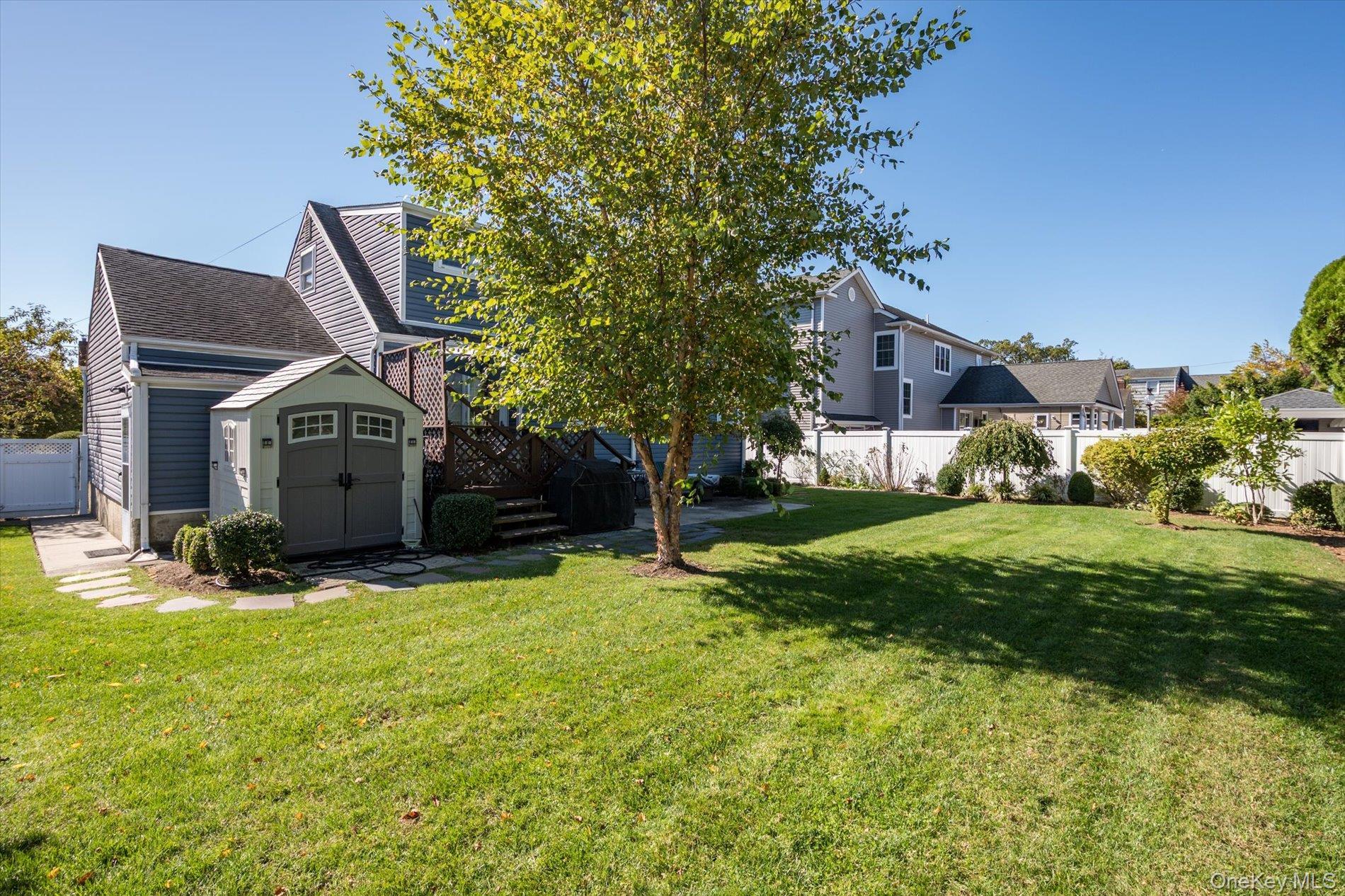 Single Family Walnut  Nassau County, NY 11735, MLS-924908-28