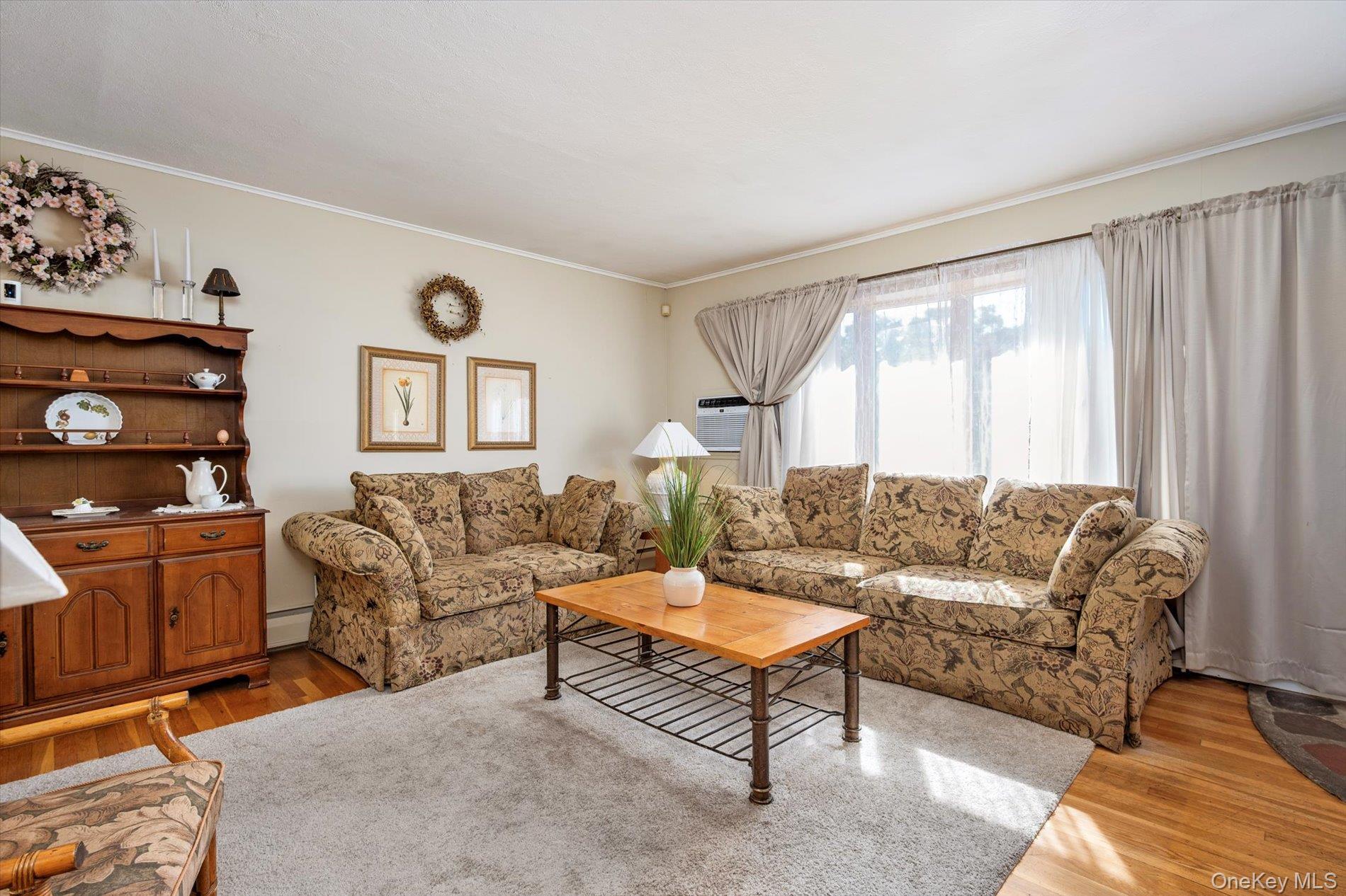 Single Family Walnut  Nassau County, NY 11735, MLS-924908-5