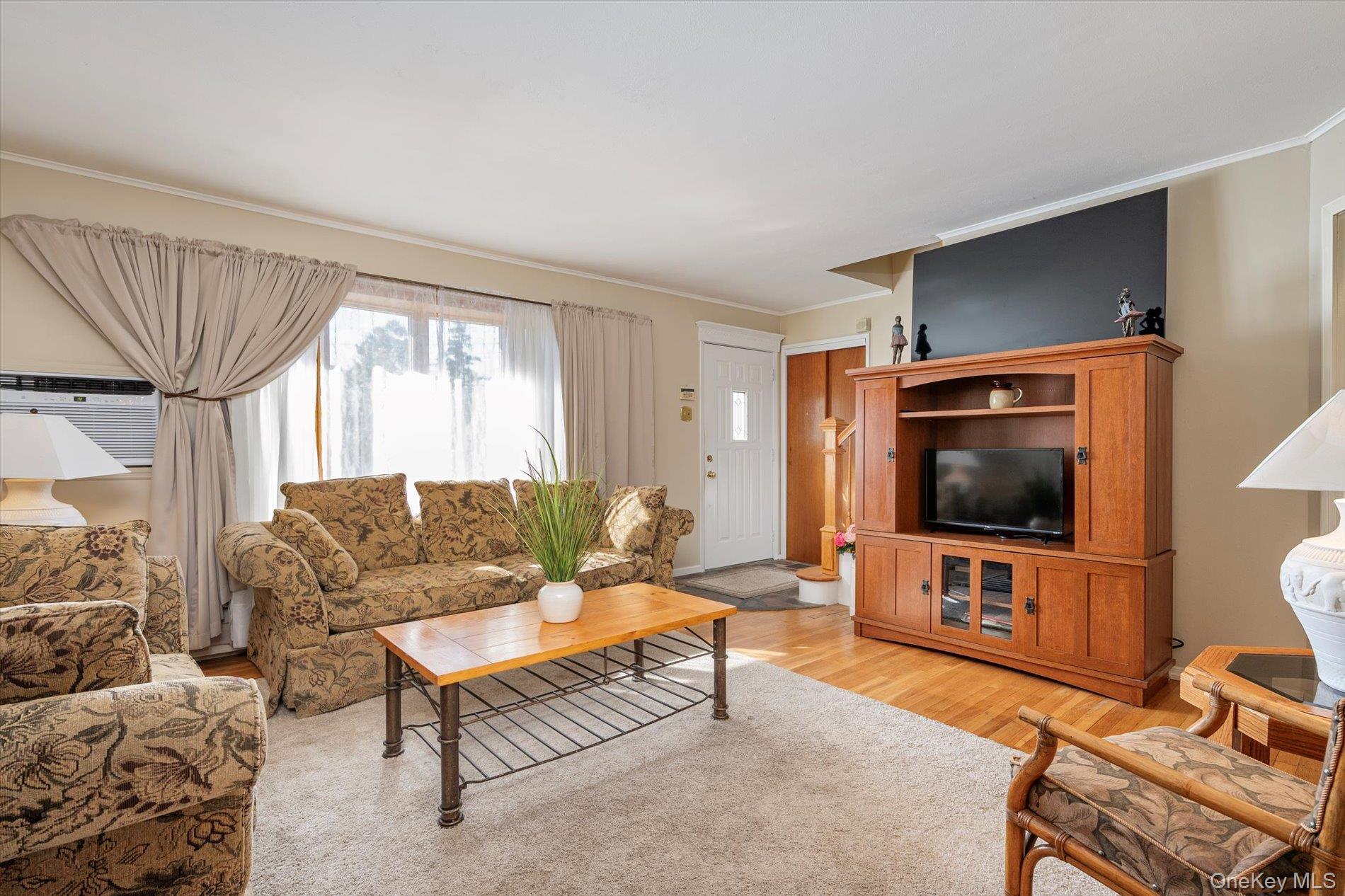 Single Family Walnut  Nassau County, NY 11735, MLS-924908-6