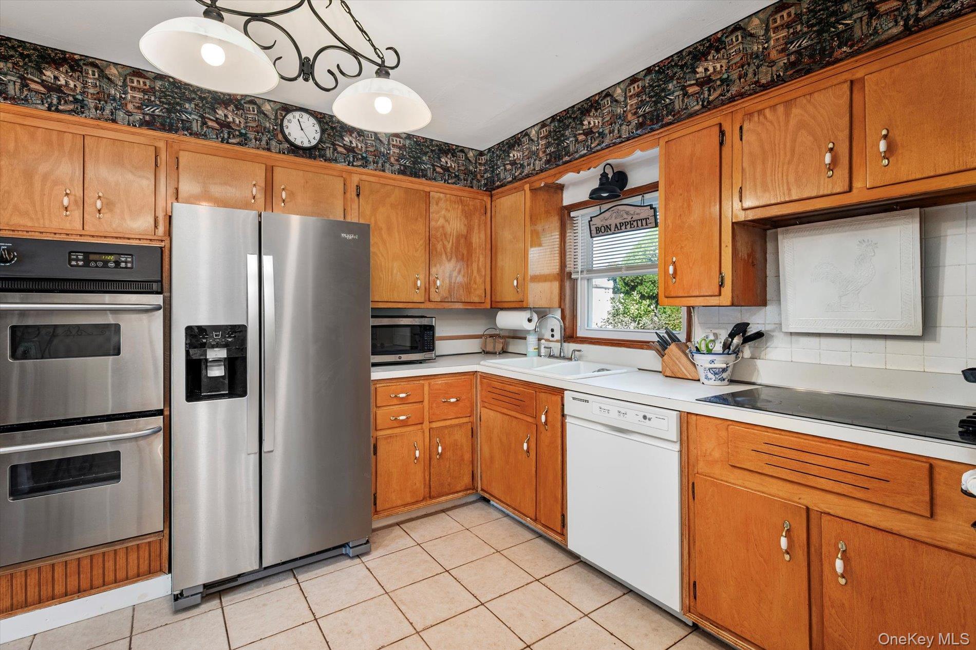 Single Family Walnut  Nassau County, NY 11735, MLS-924908-8