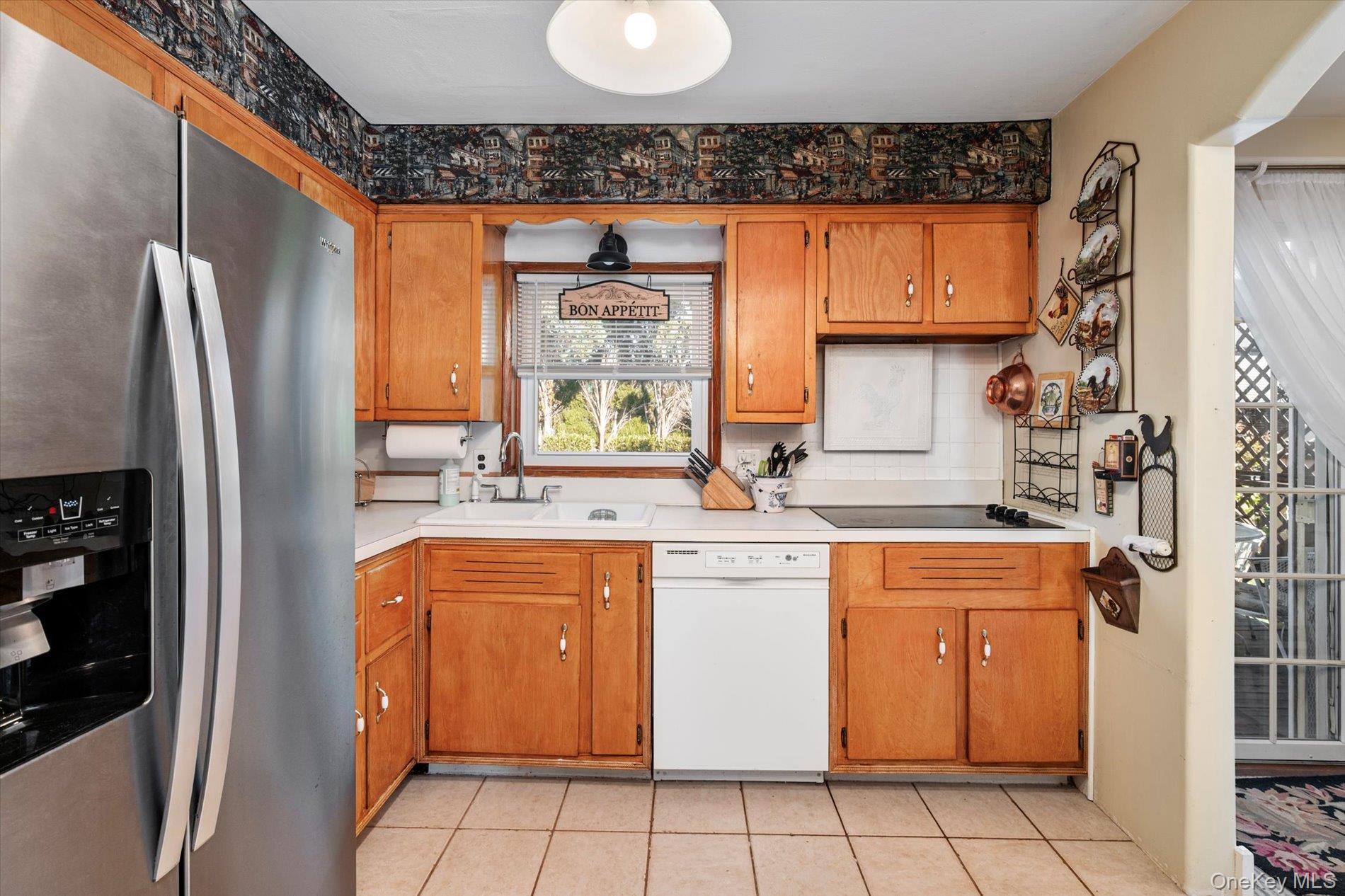 Single Family Walnut  Nassau County, NY 11735, MLS-924908-9