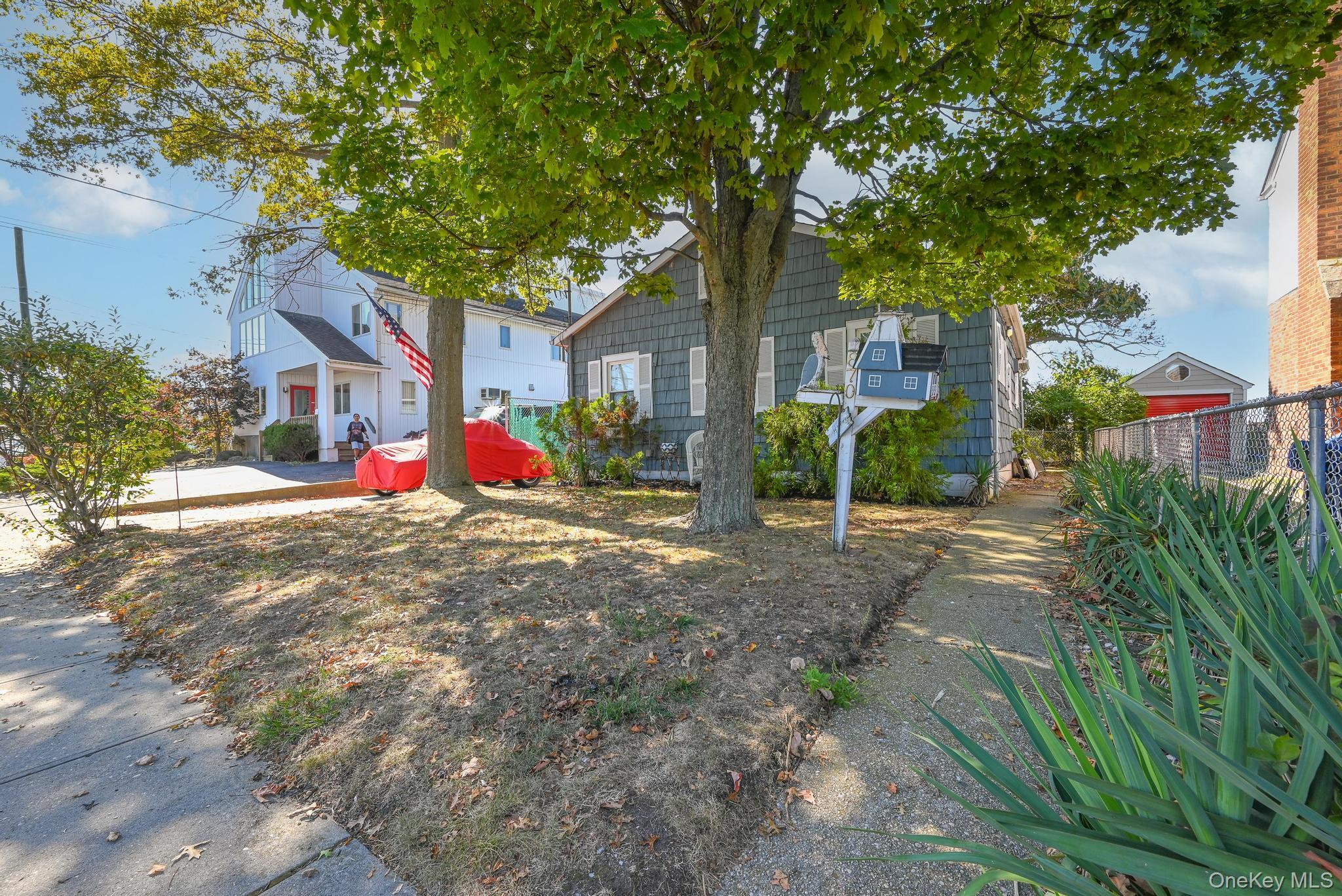 Single Family Guy Lombardo  Nassau County, NY 11520, MLS-924916-4